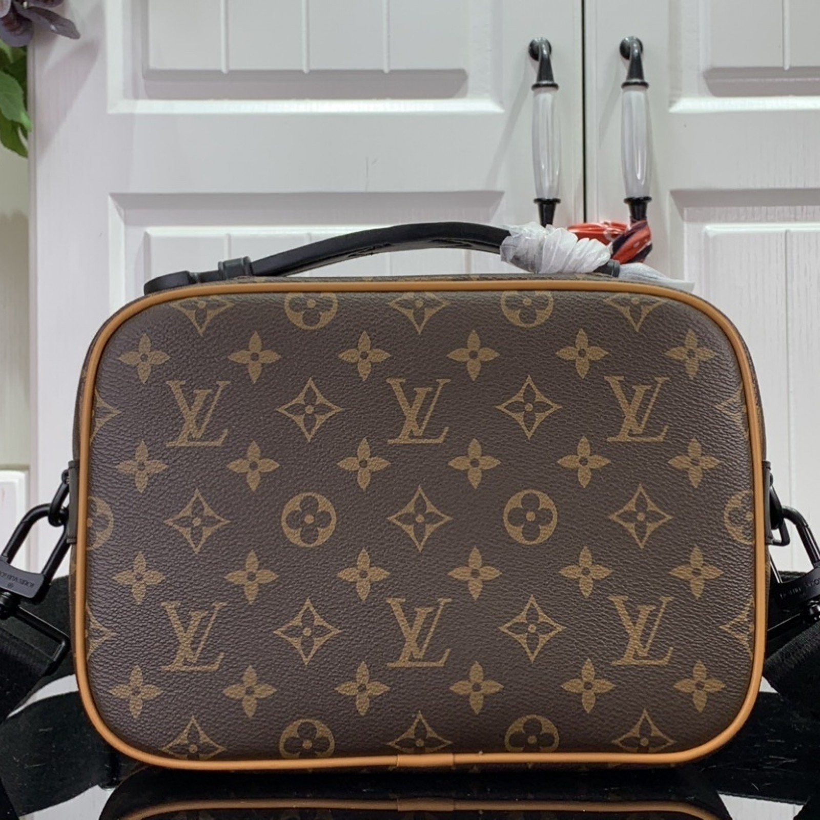 LV Should bag m46688