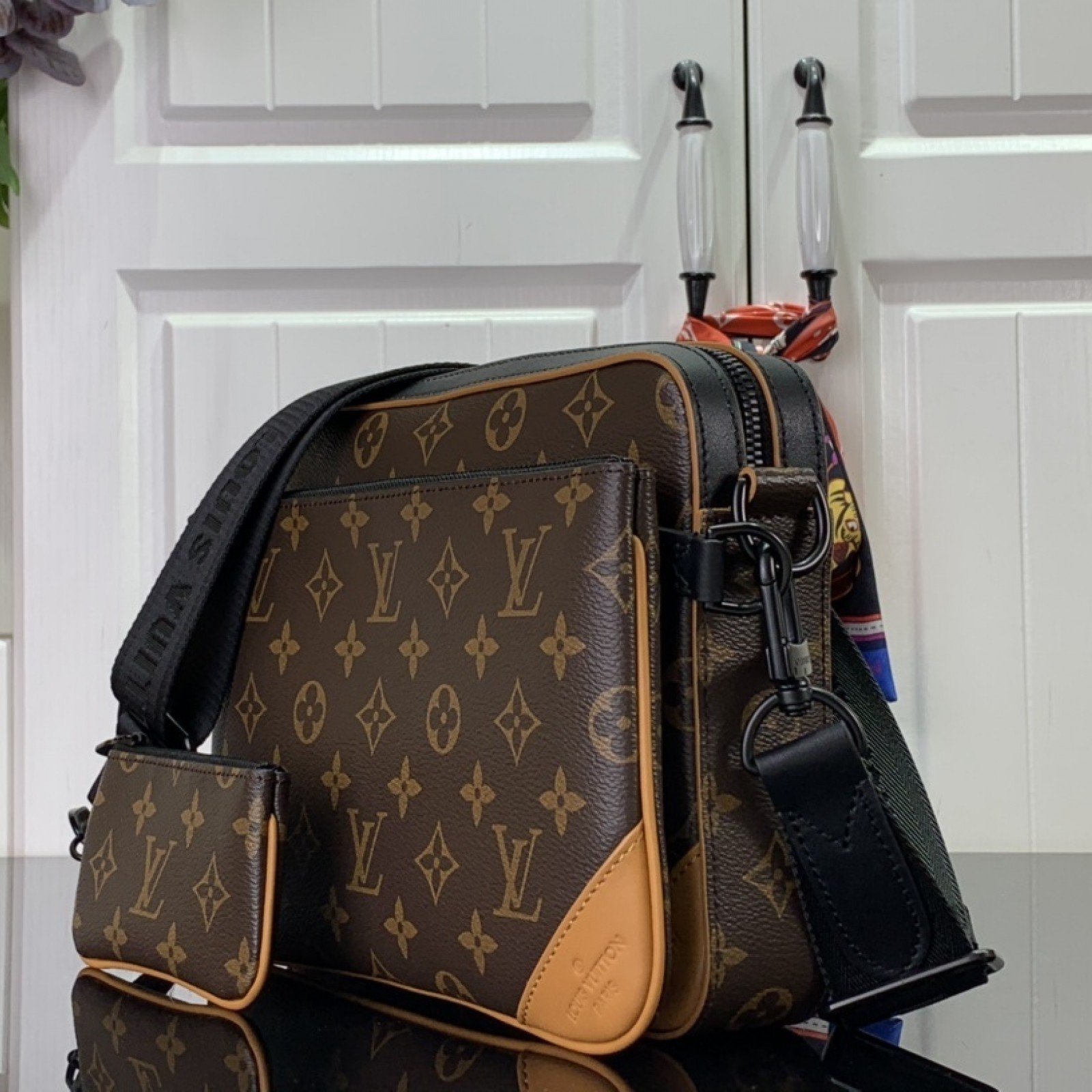 LV Should bag m46694