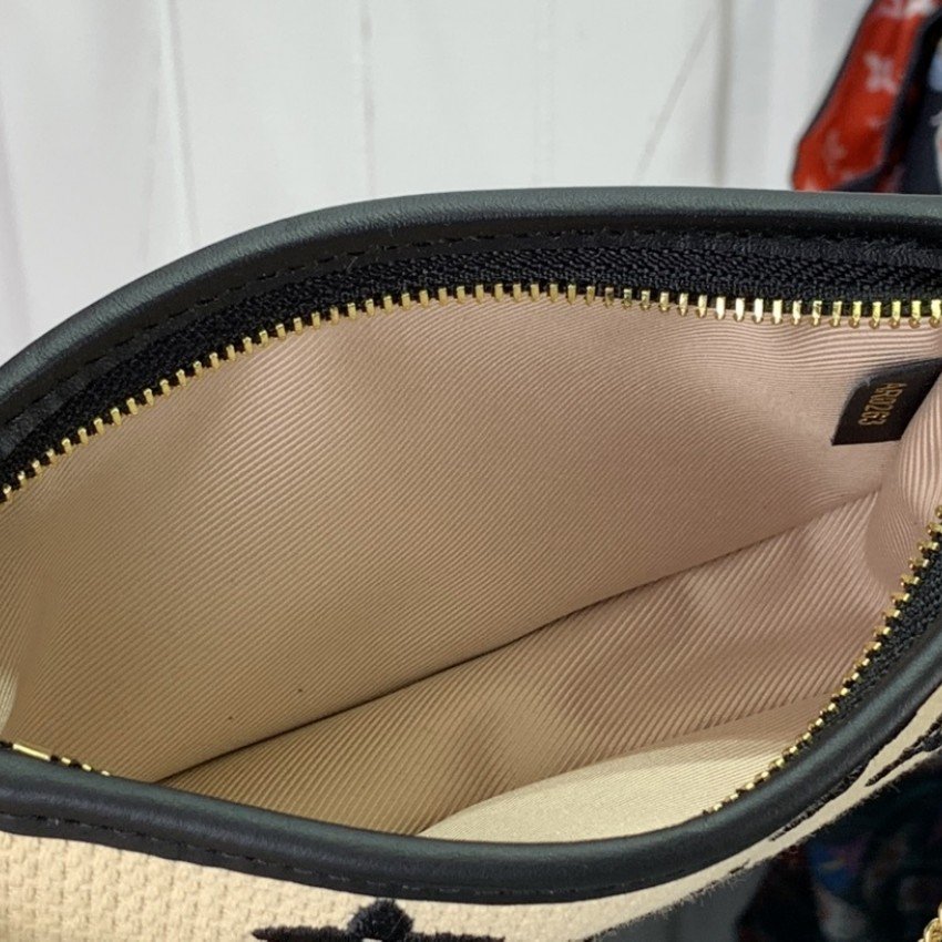 LV Should bag m82472