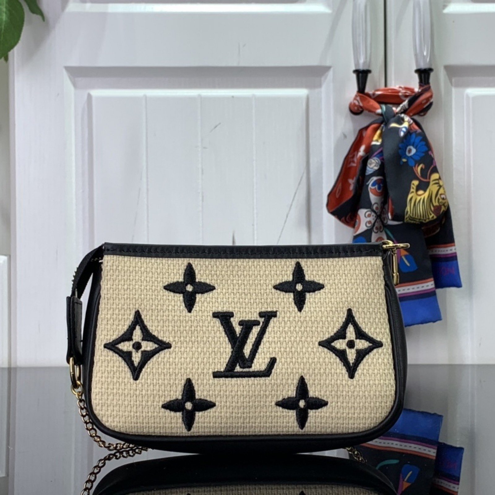 LV Should bag m82472