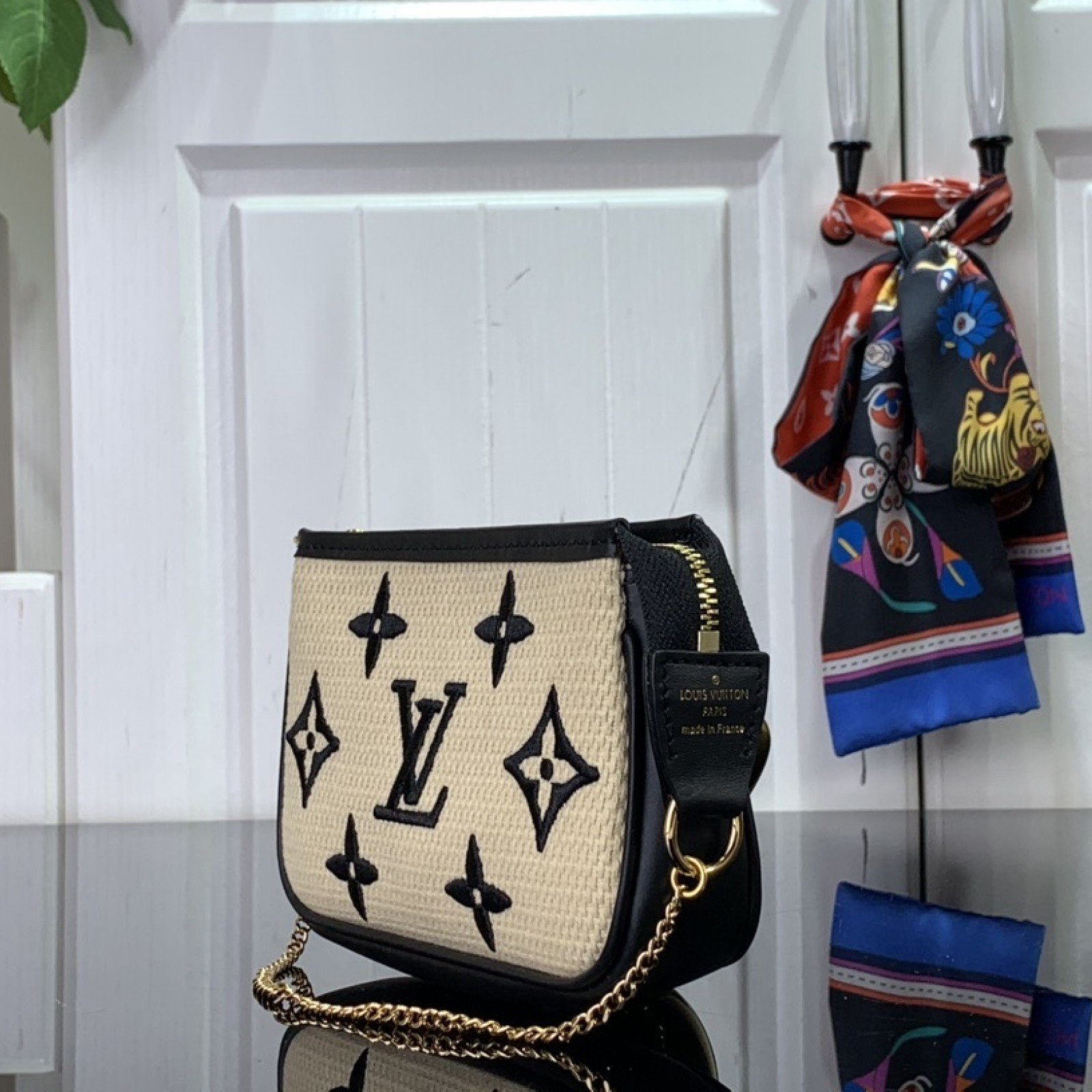 LV Should bag m82472