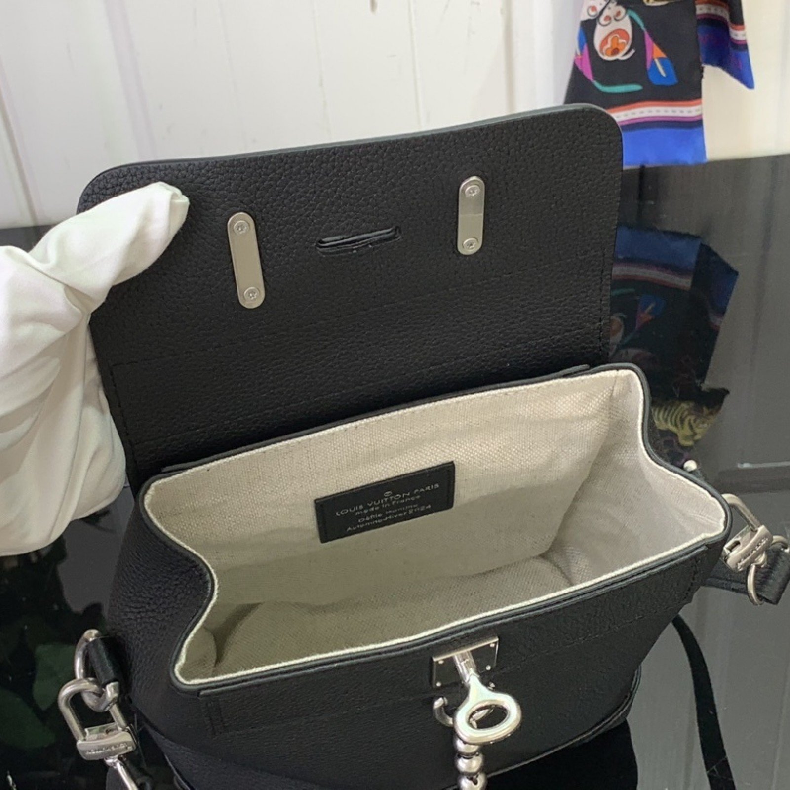 LV Shoulder bag M11637
