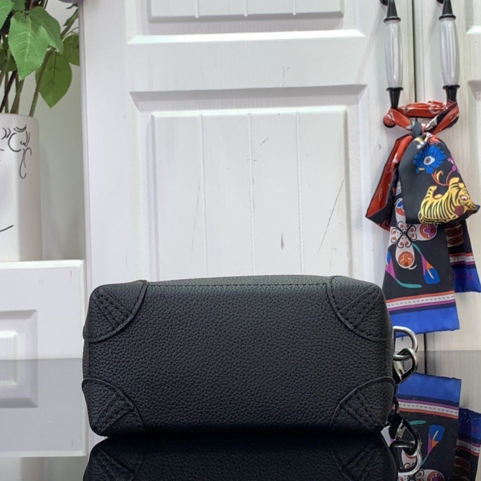 LV Shoulder bag M11637
