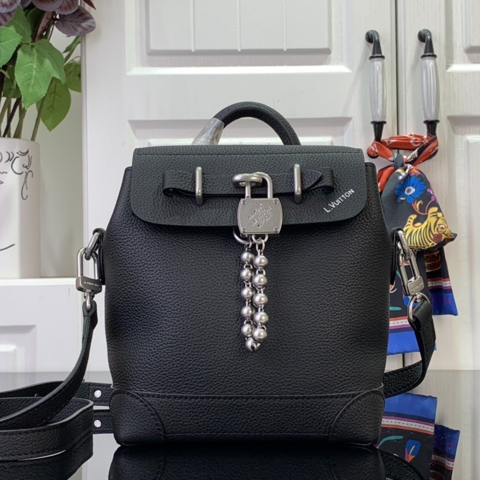 LV Shoulder bag M11637