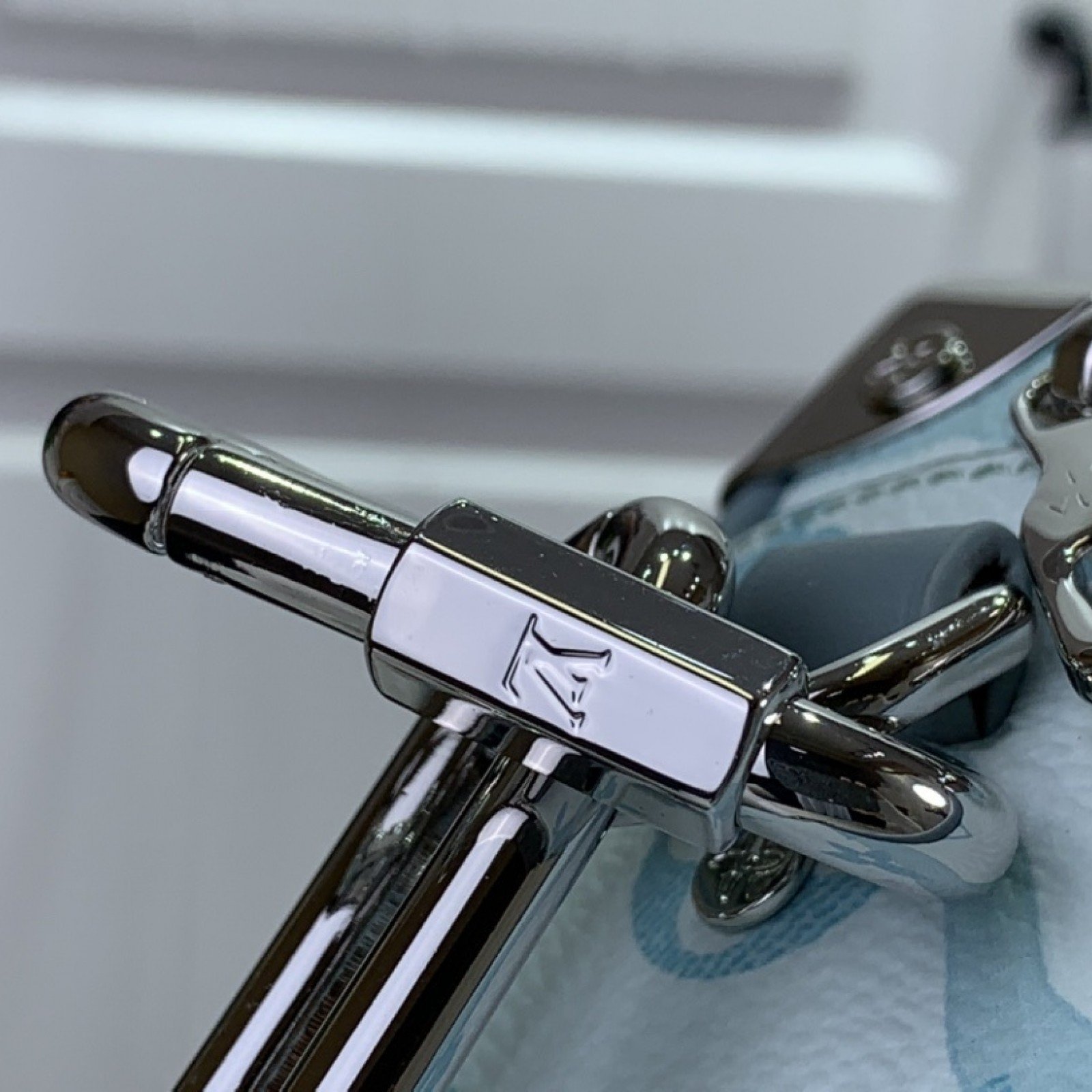 LV Shoulder bag M22588A