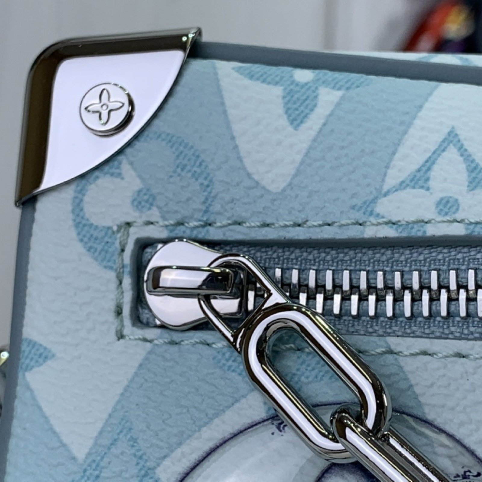 LV Shoulder bag M22588A