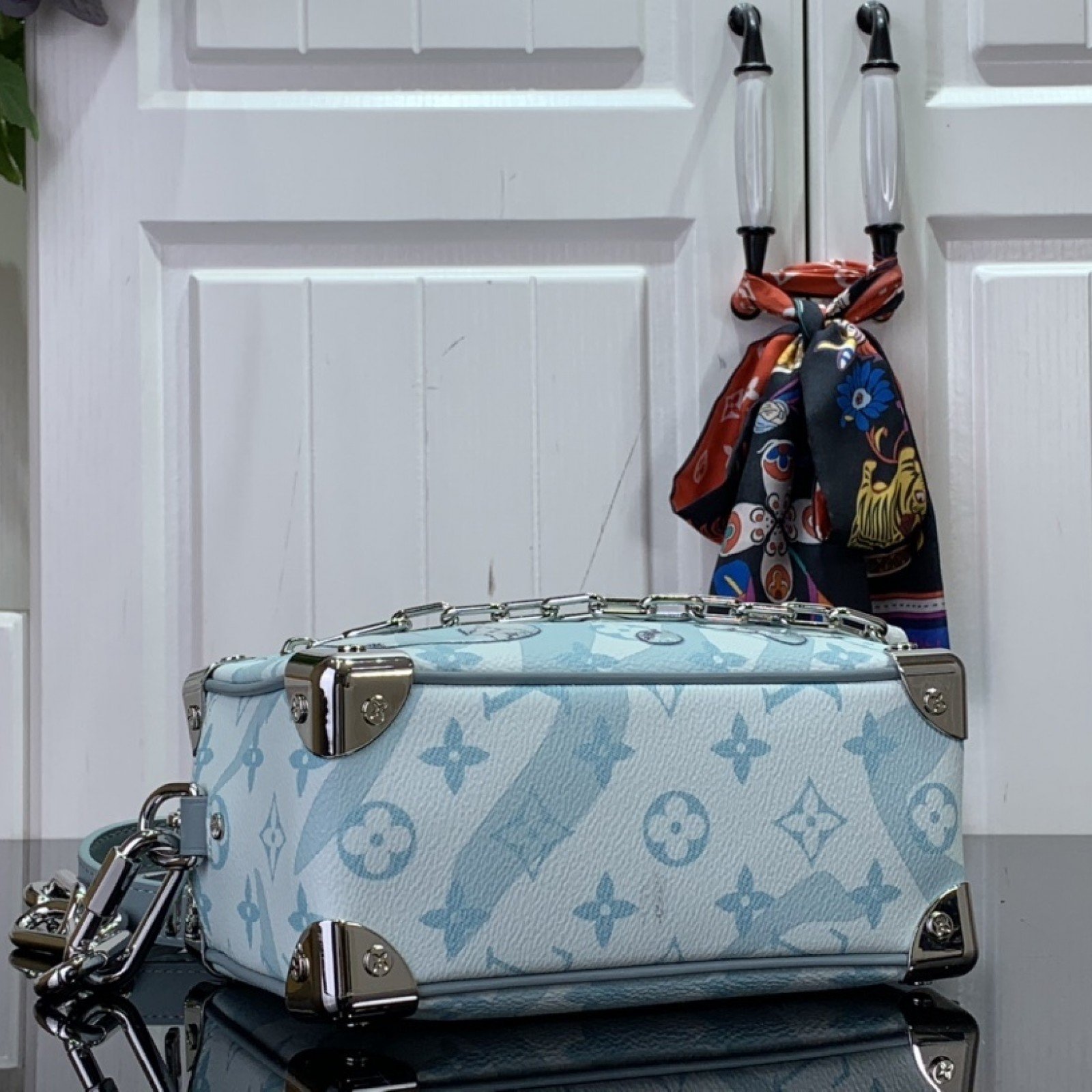 LV Shoulder bag M22588A