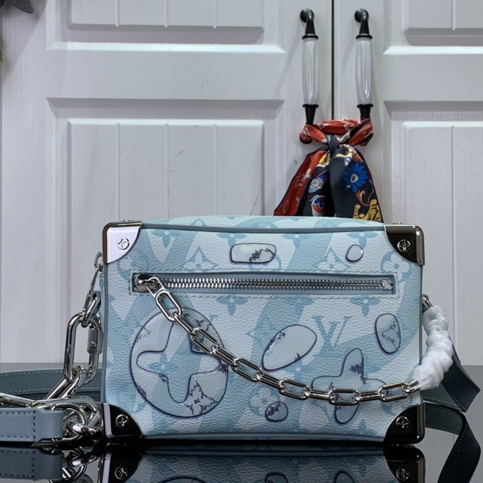 LV Shoulder bag M22588A