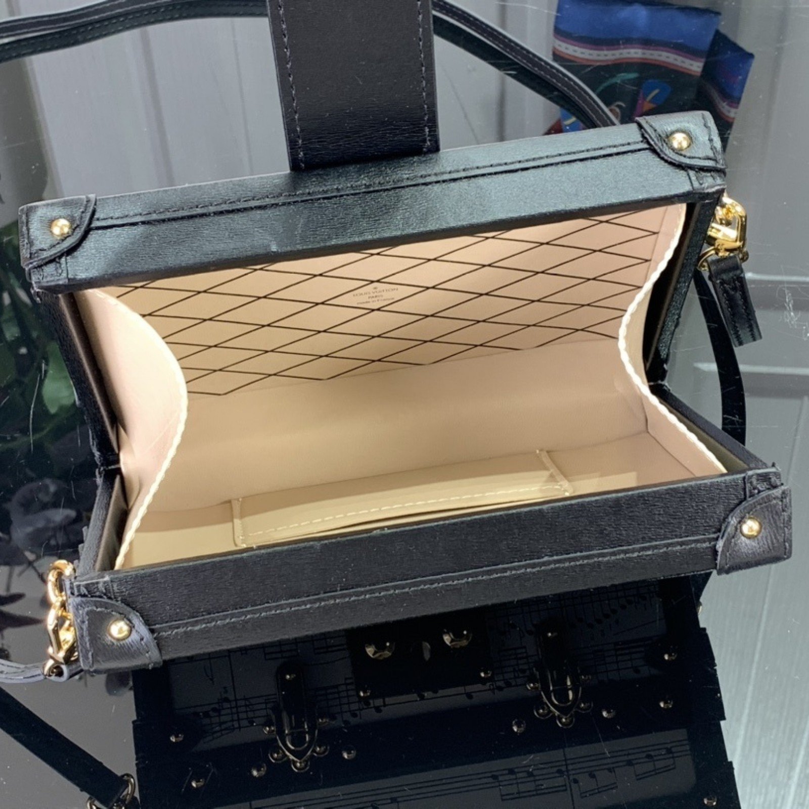 LV Shoulder bag M22895