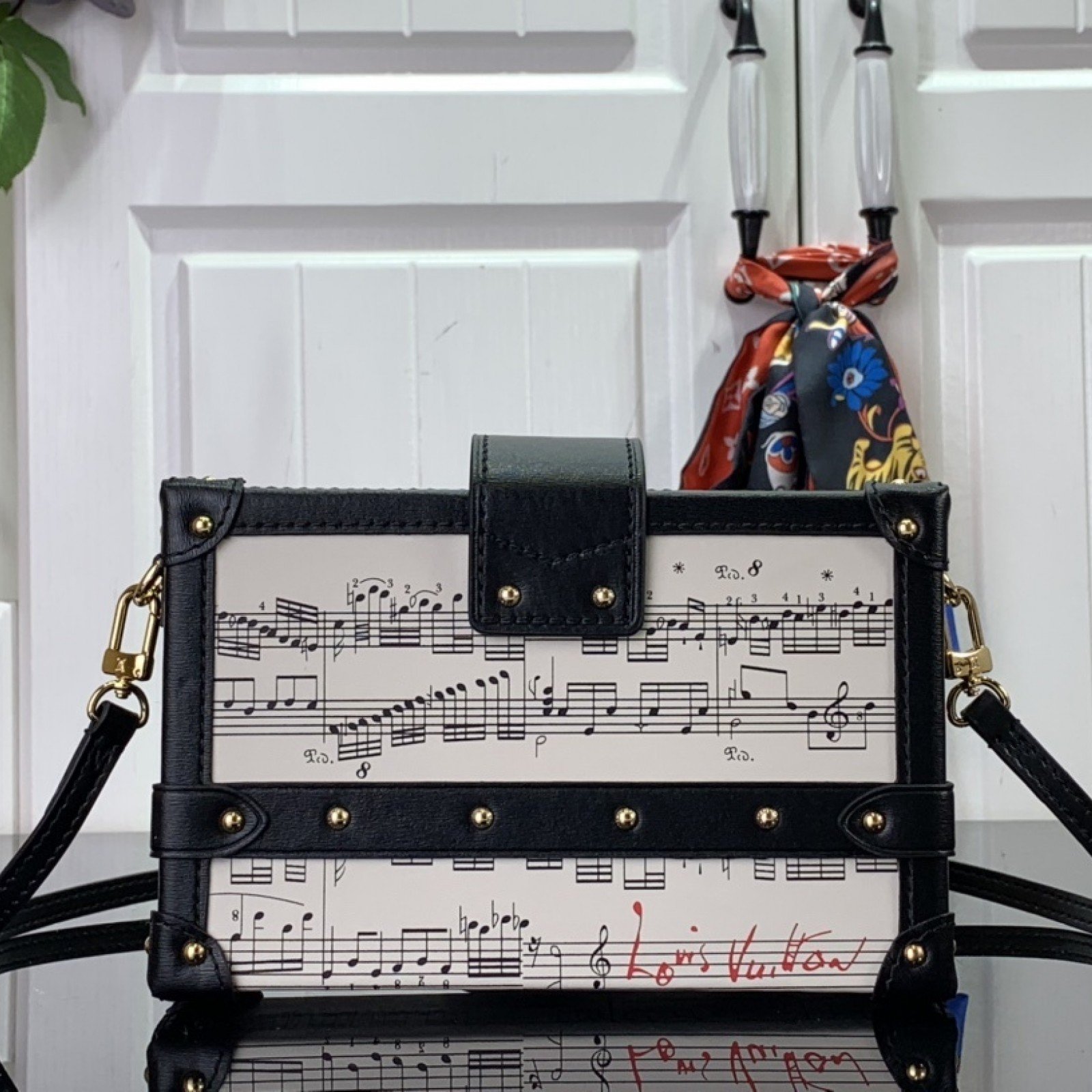 LV Shoulder bag M22895