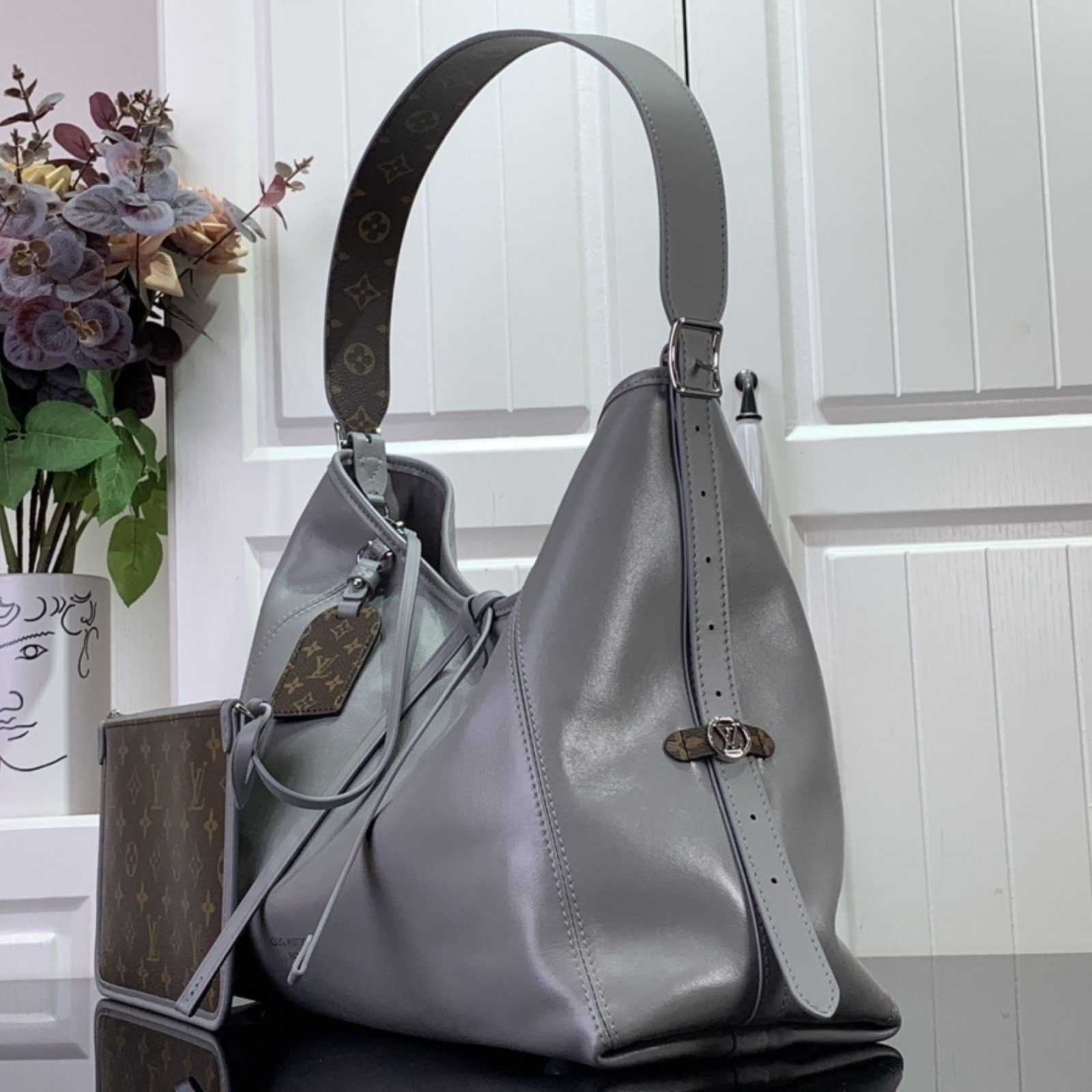 LV Shoulder bag M25143