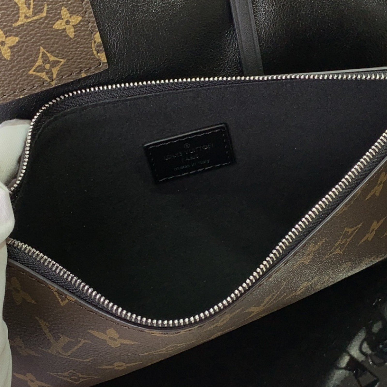 LV Shoulder bag M25143