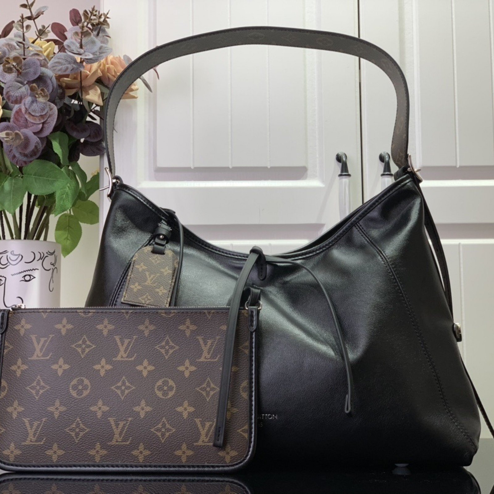 LV Shoulder bag M25143