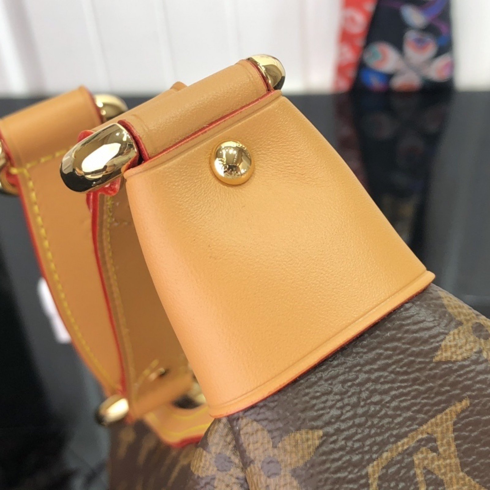 LV Shoulder bag M40077