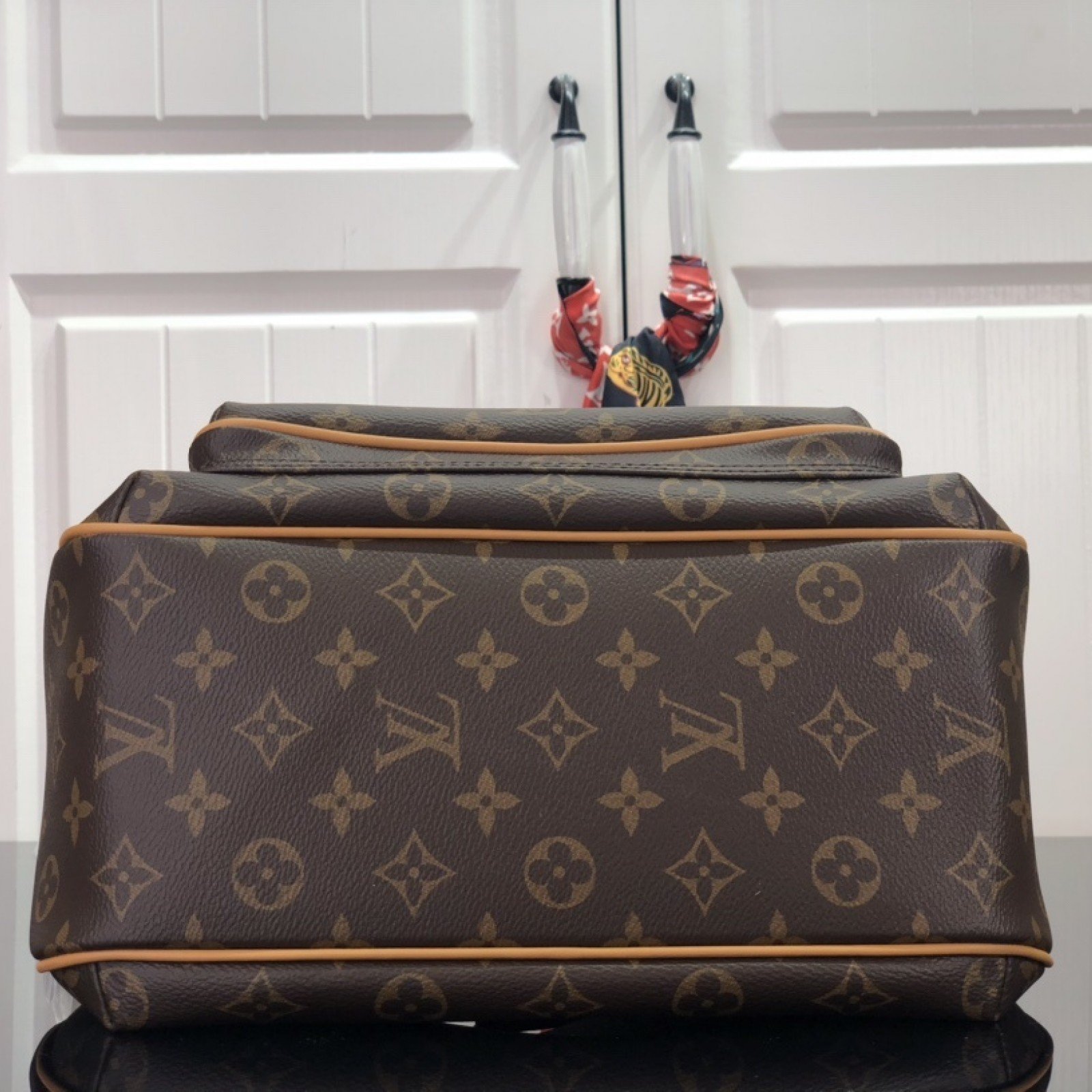 LV Shoulder bag M40077