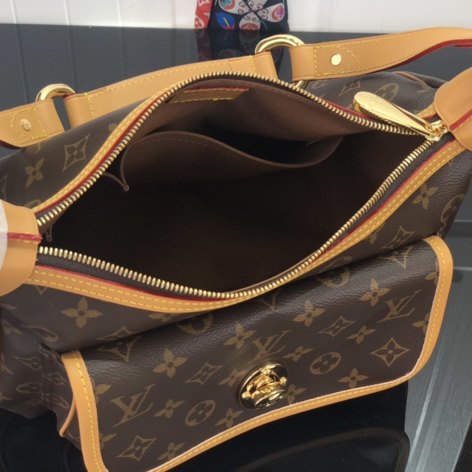 LV Shoulder bag M40077
