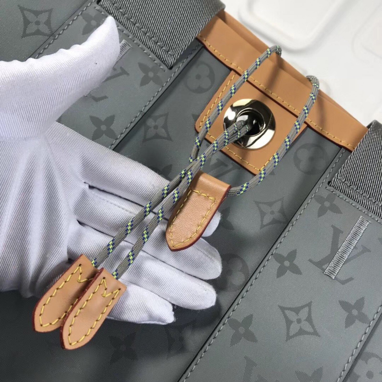 LV Shoulder bag M43882