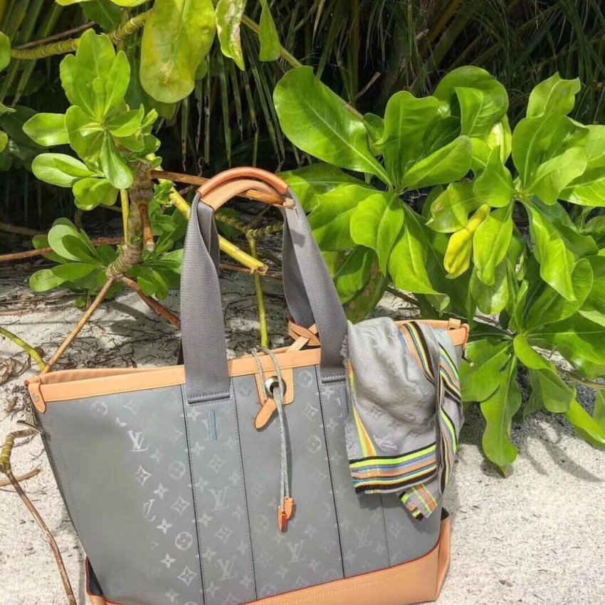 LV Shoulder bag M43882