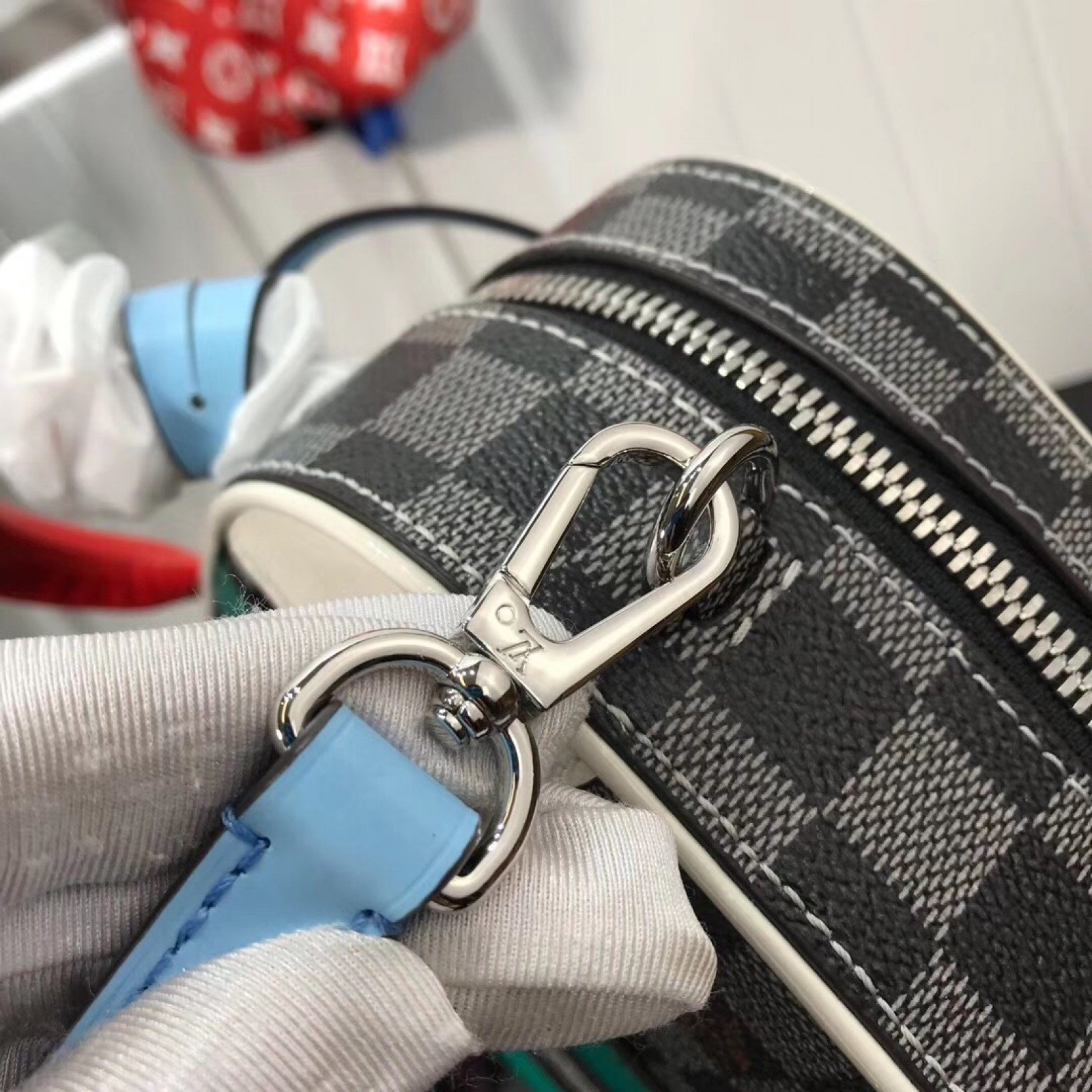 LV Shoulder bag M44582GZ