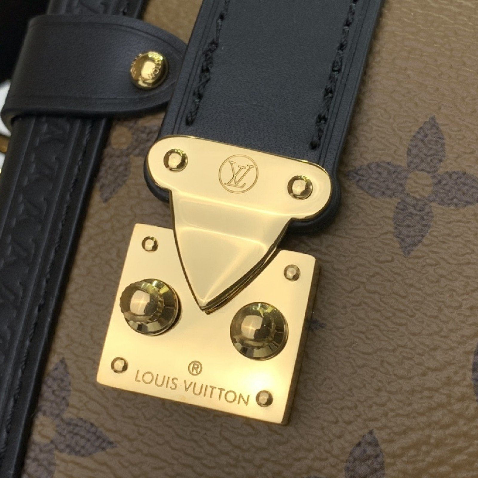 LV Shoulder bag M46358