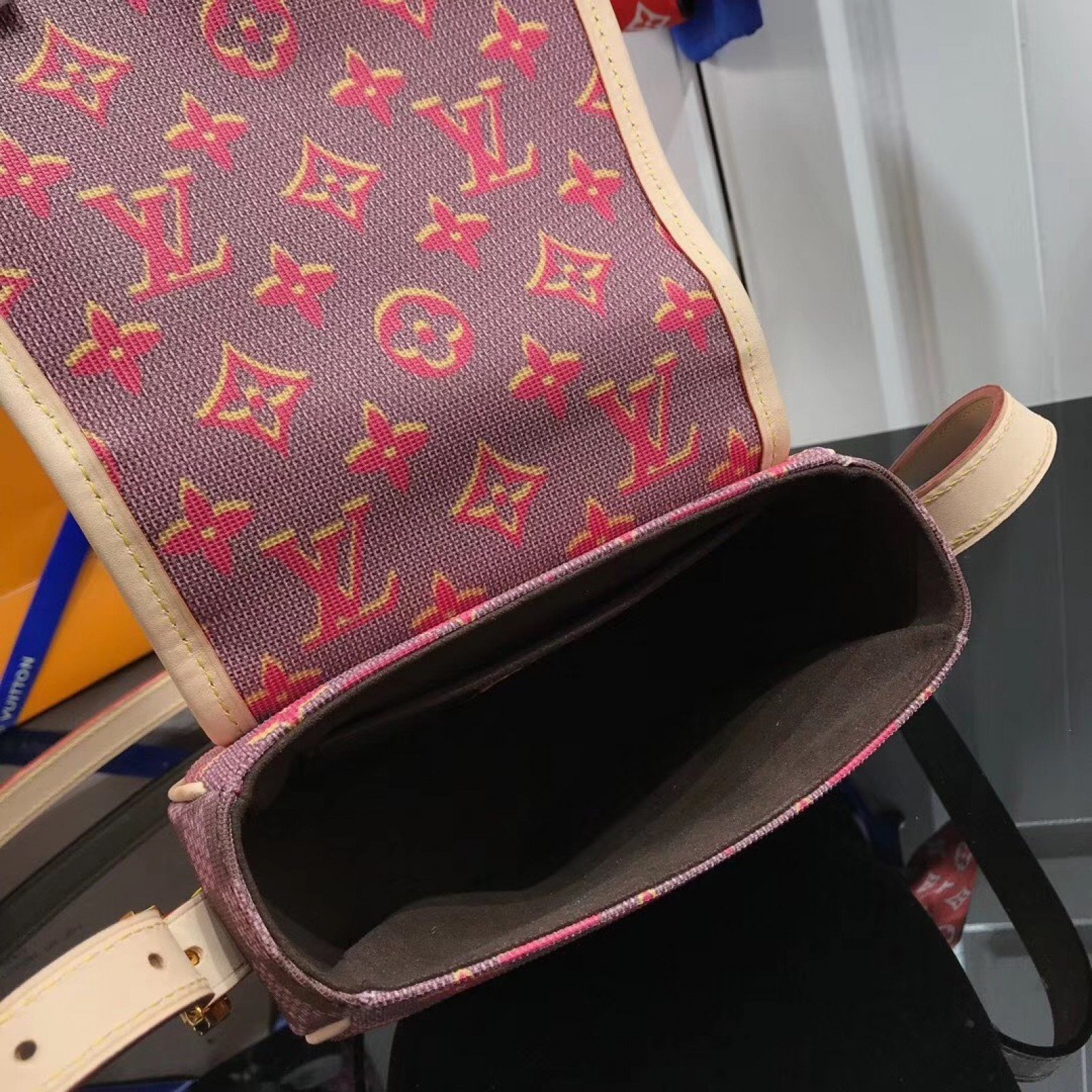LV Shoulder bag M49999