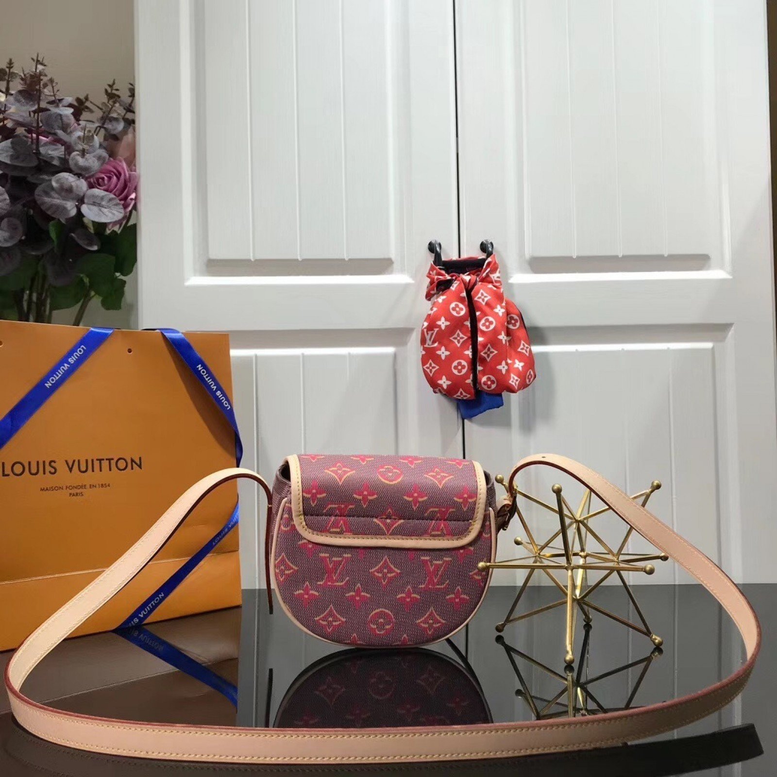 LV Shoulder bag M49999