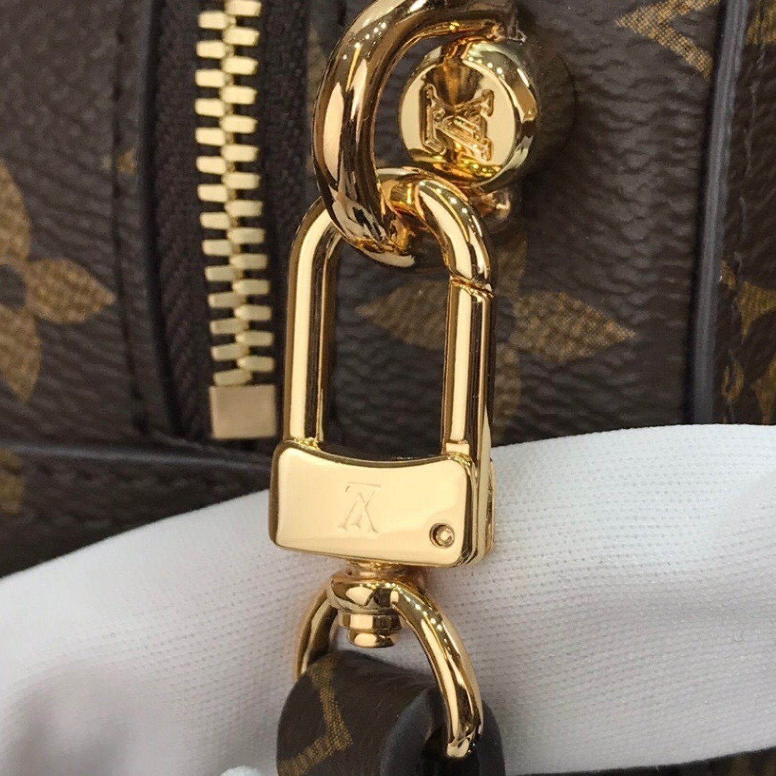 LV Shoulder bag M52298