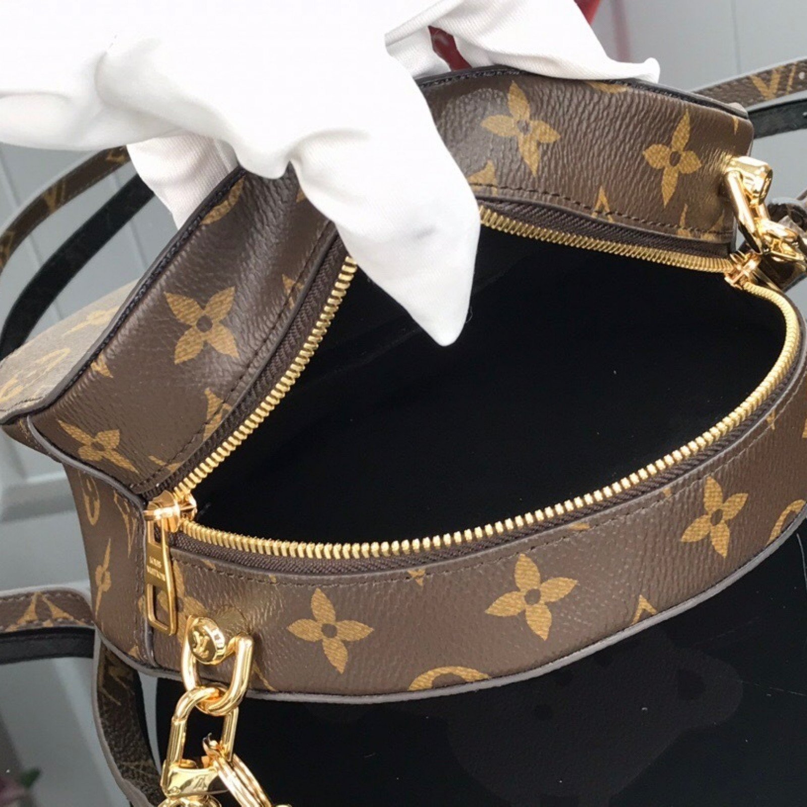 LV Shoulder bag M52298