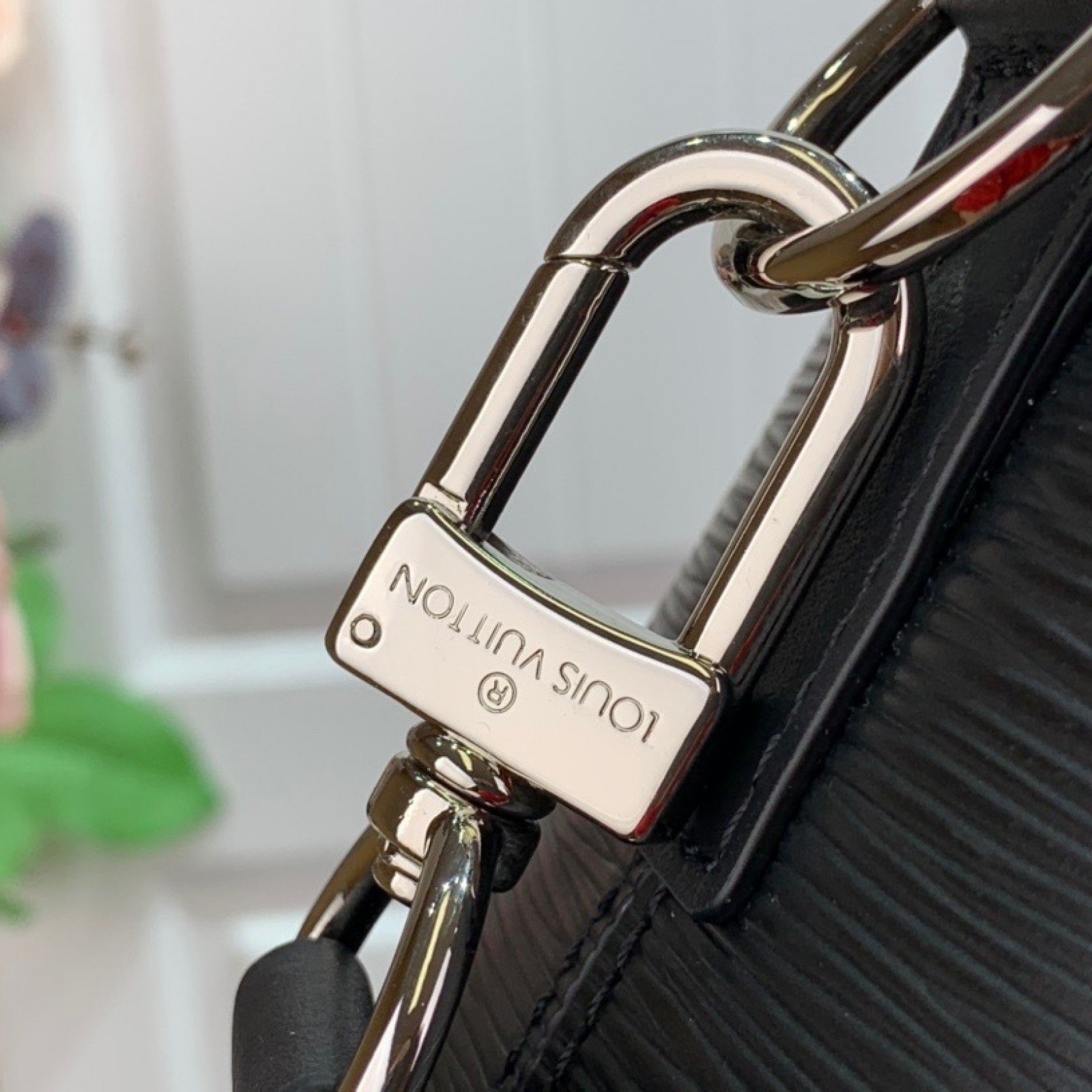 LV Shoulder bag M54390