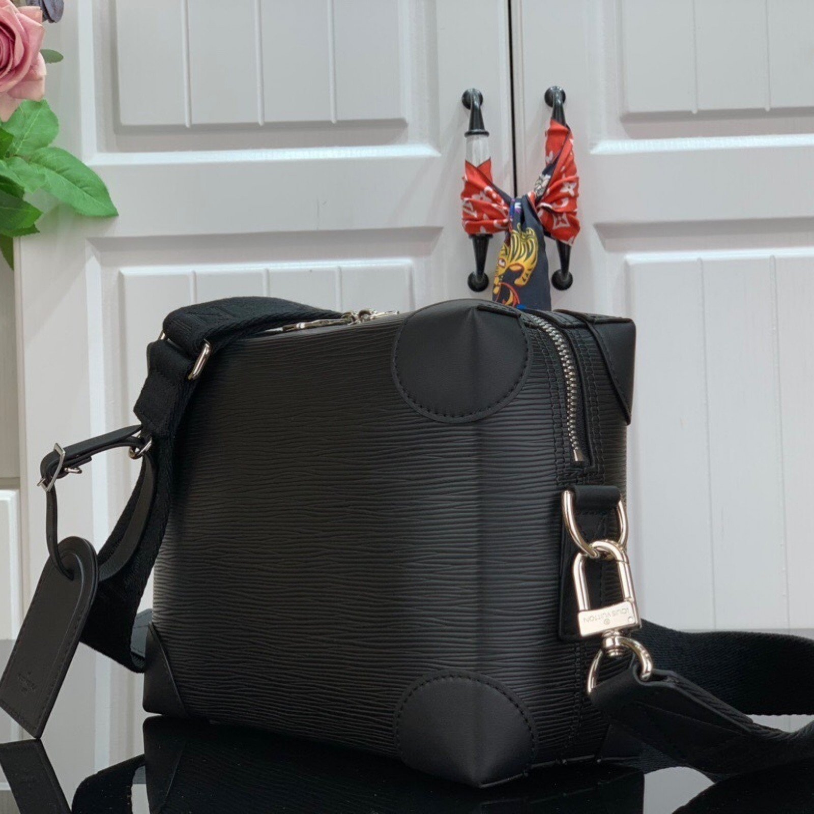 LV Shoulder bag M54390