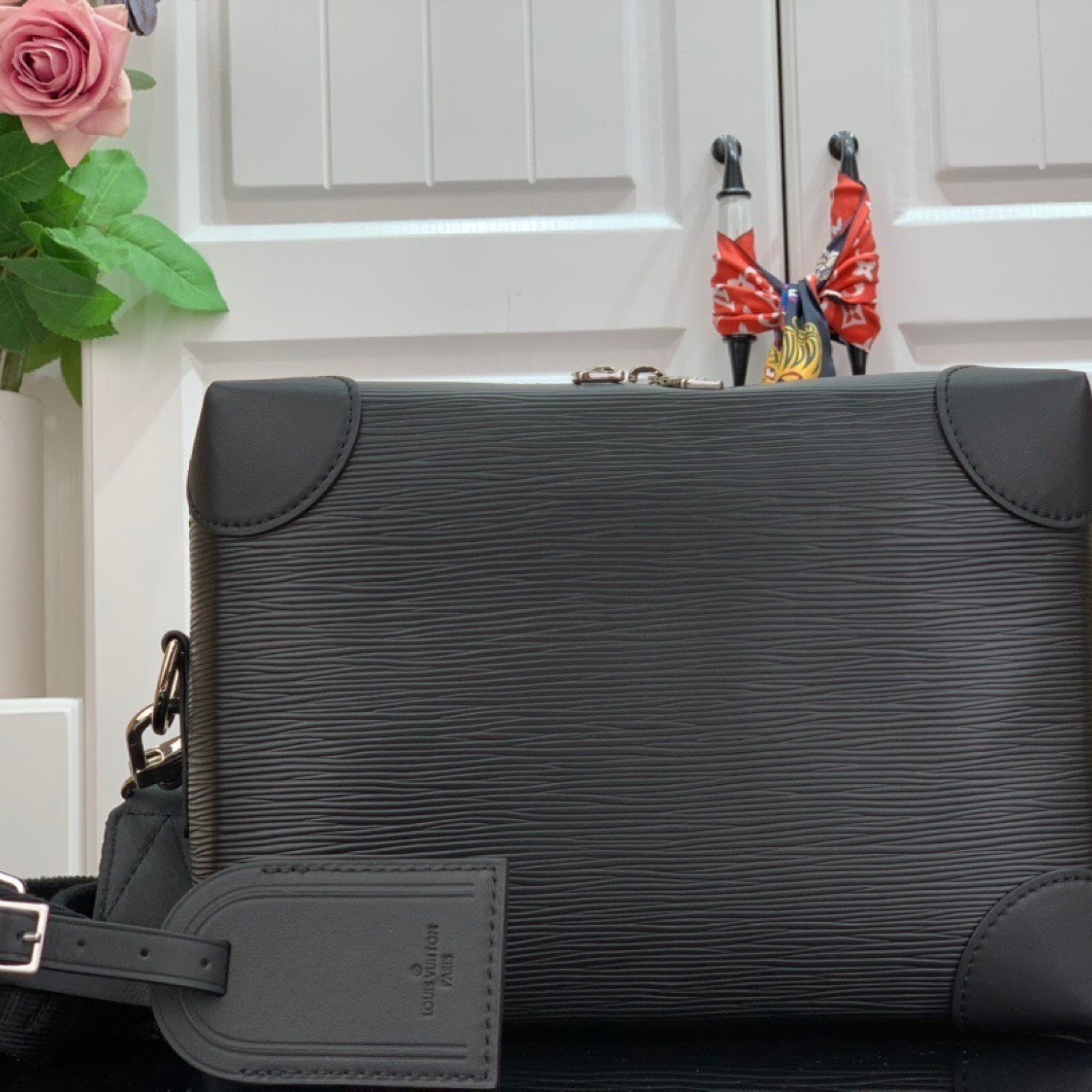 LV Shoulder bag M54390