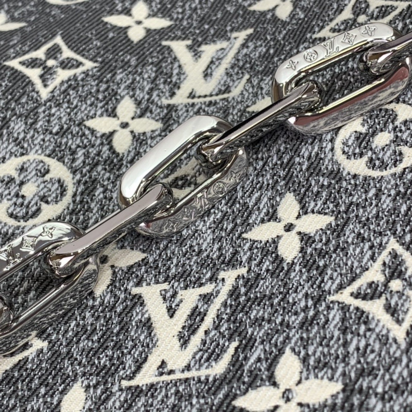 LV Shoulder bag M57790Q