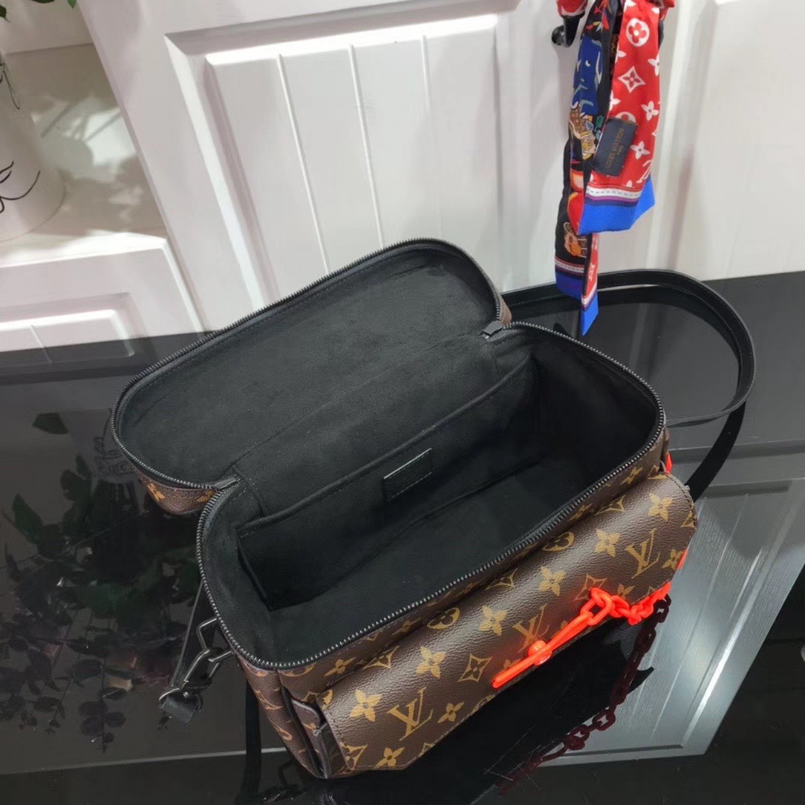 LV Shoulder bag M61118