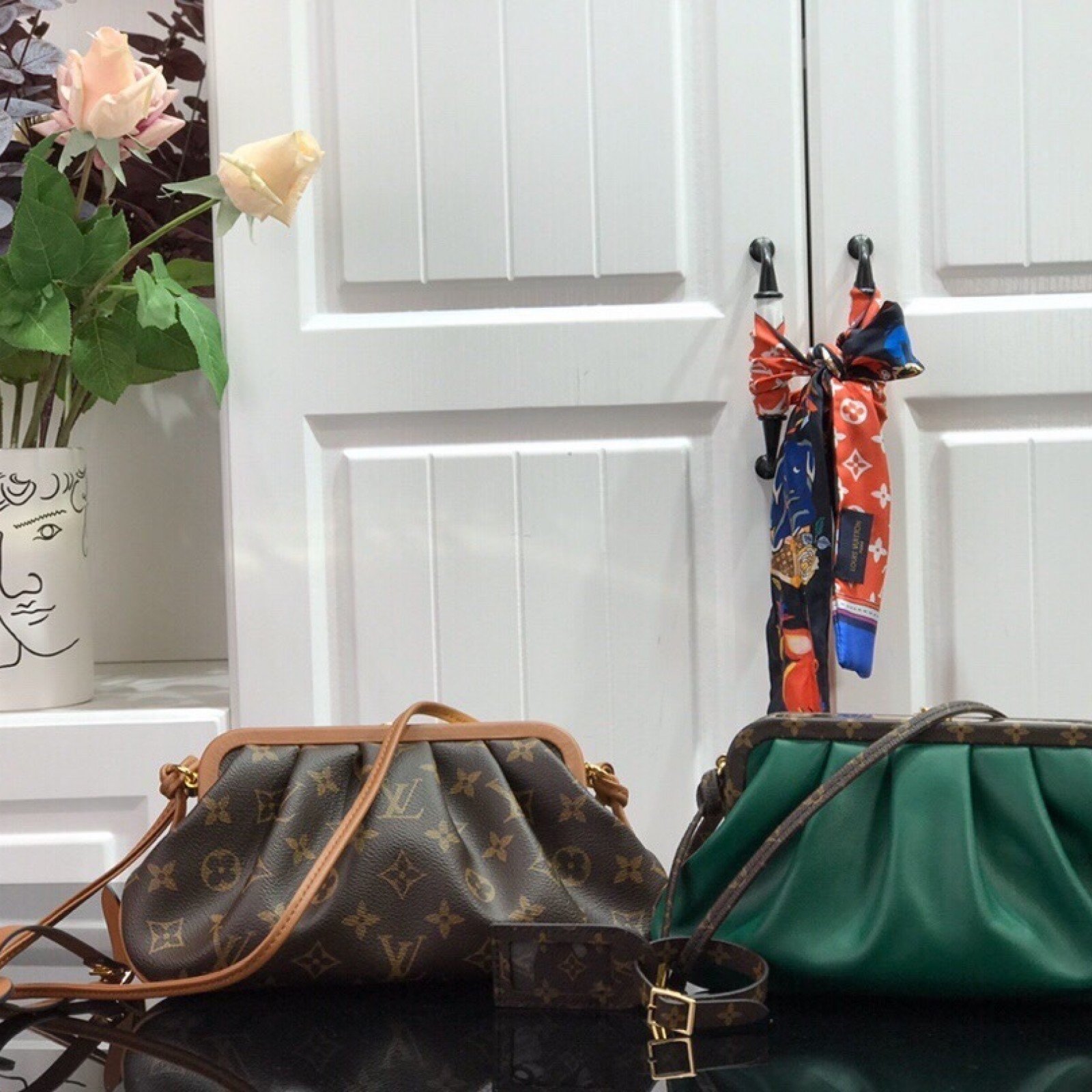 LV Shoulder bag M67606