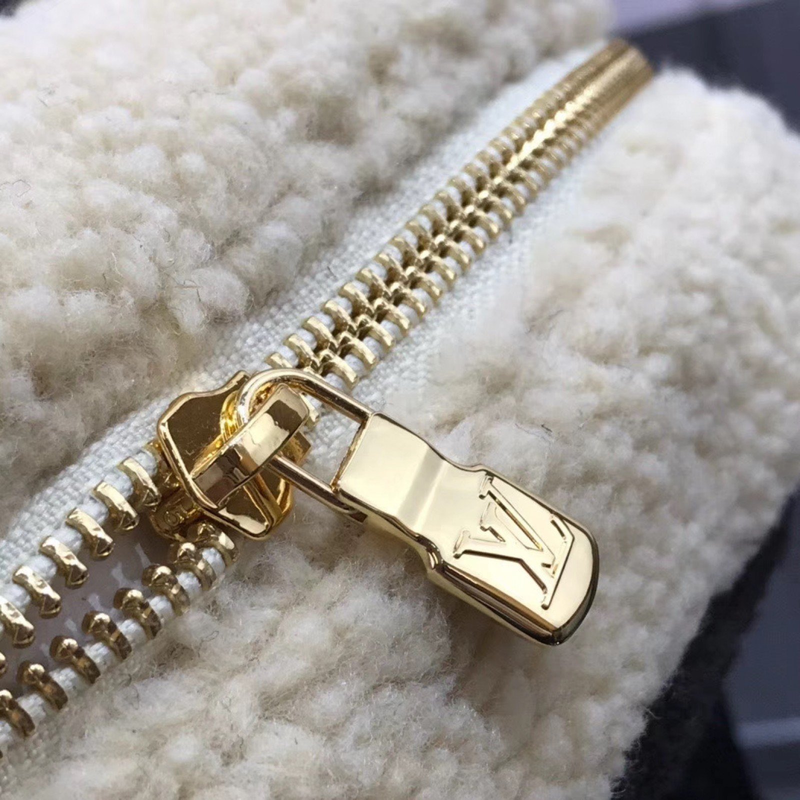 LV Shoulder bag M68599