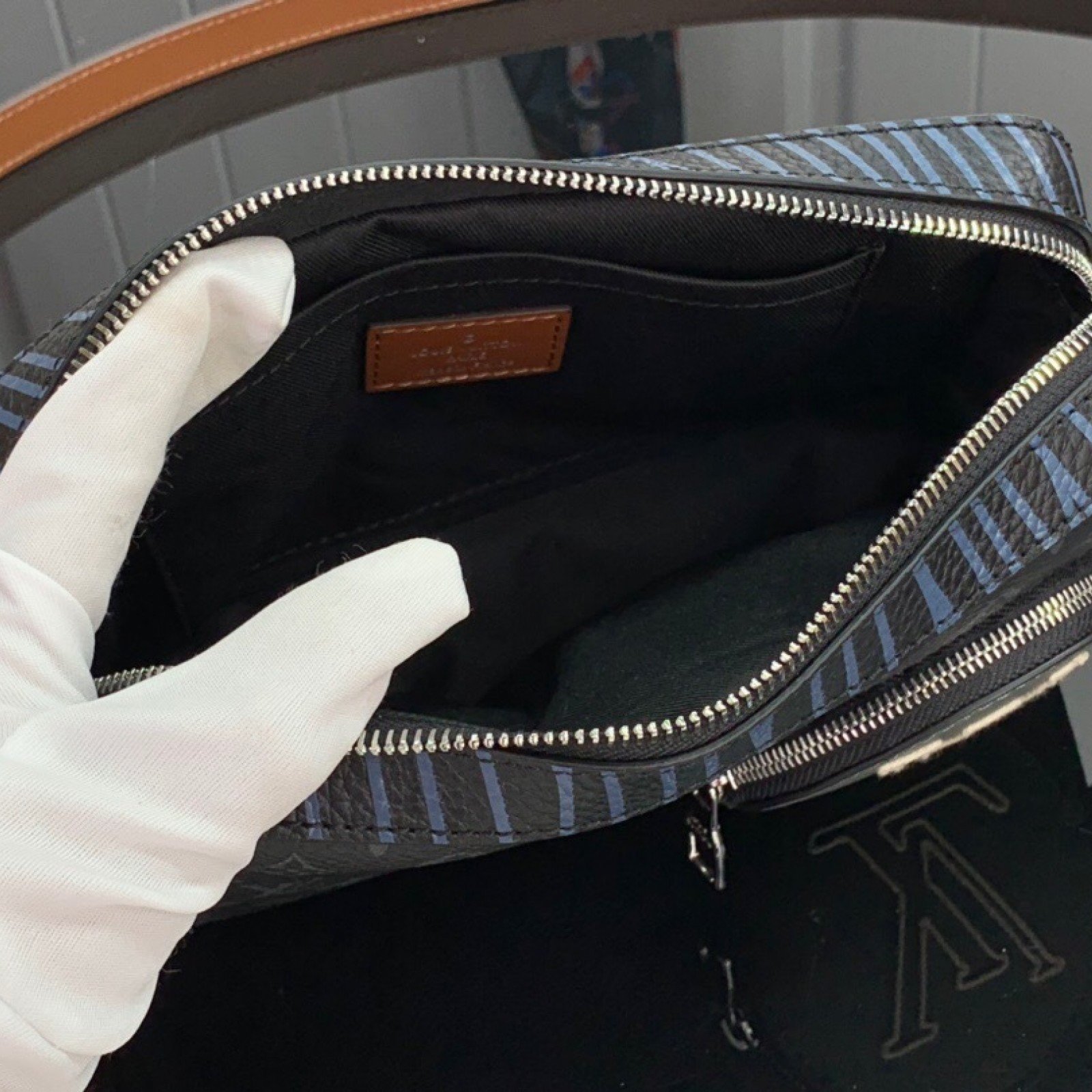 LV Shoulder bag M68688