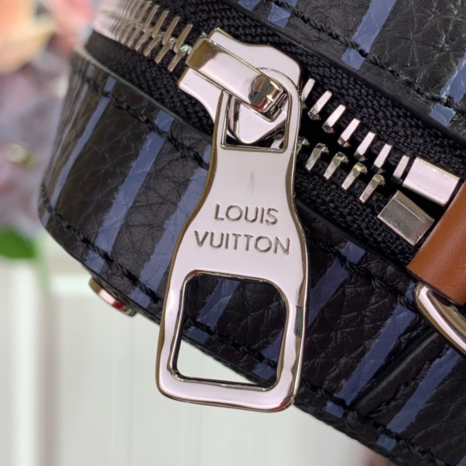 LV Shoulder bag M68688