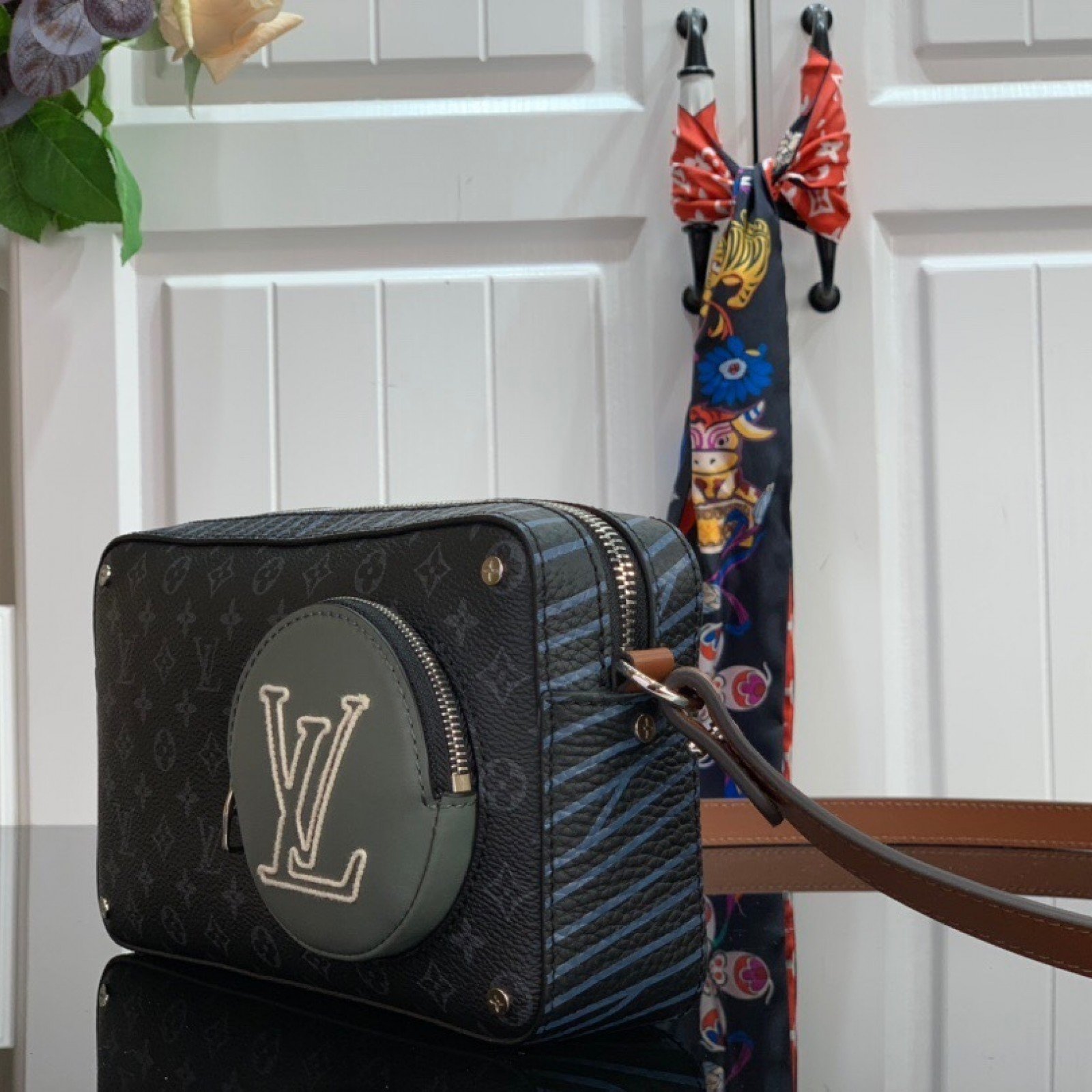 LV Shoulder bag M68688