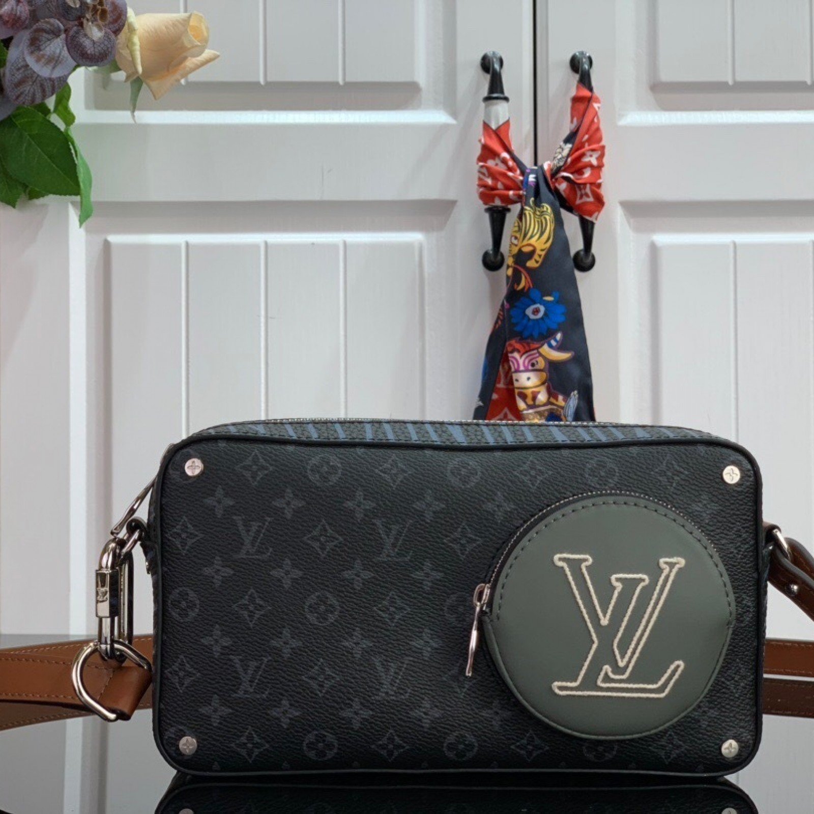 LV Shoulder bag M68688