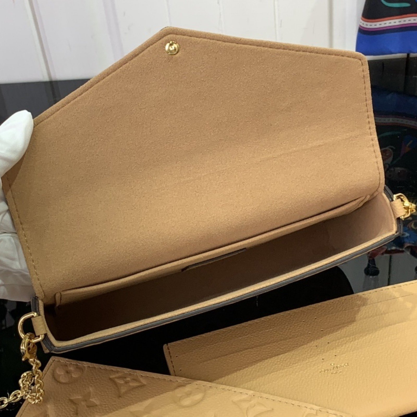 LV Shoulder bag M69977