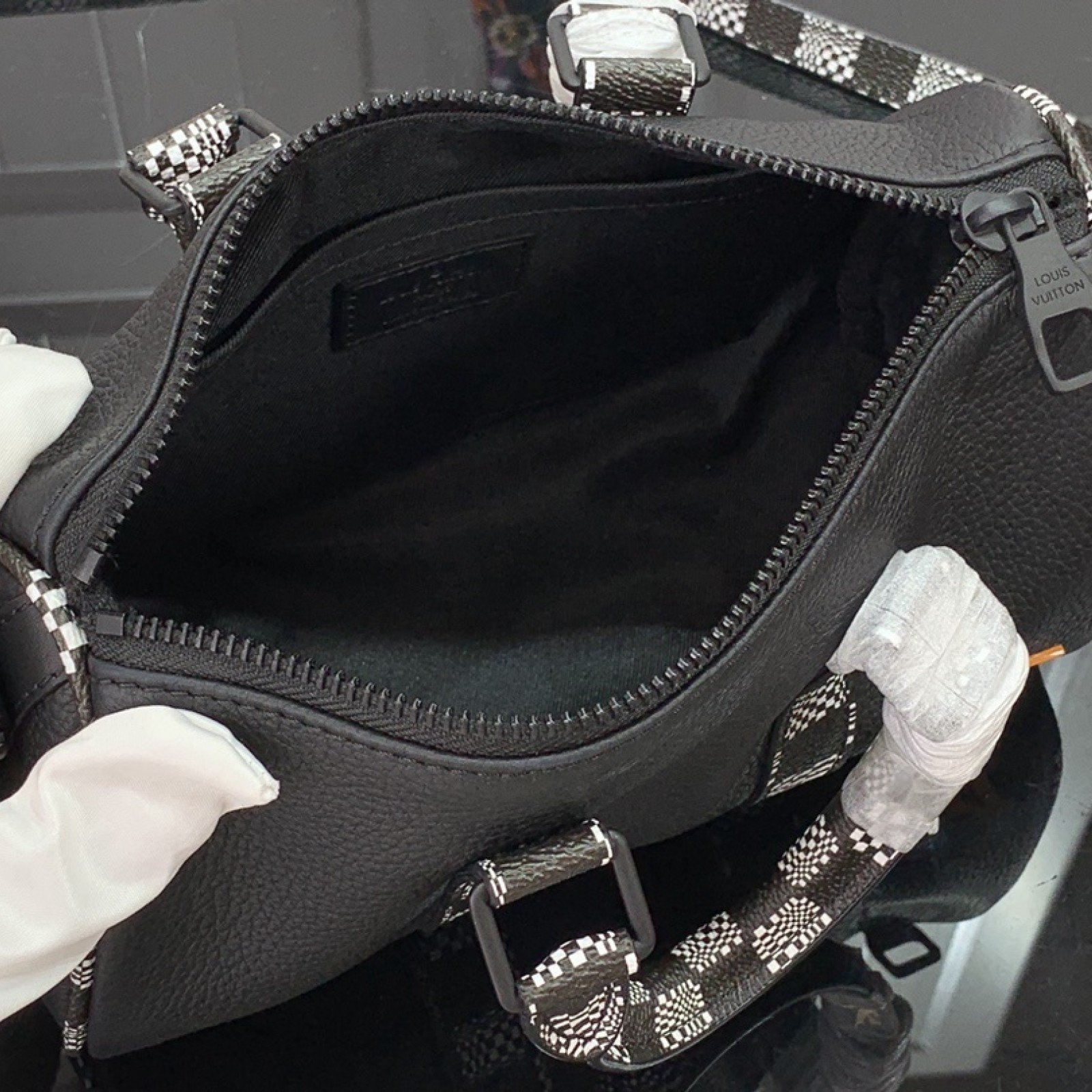 LV Shoulder bag M80202
