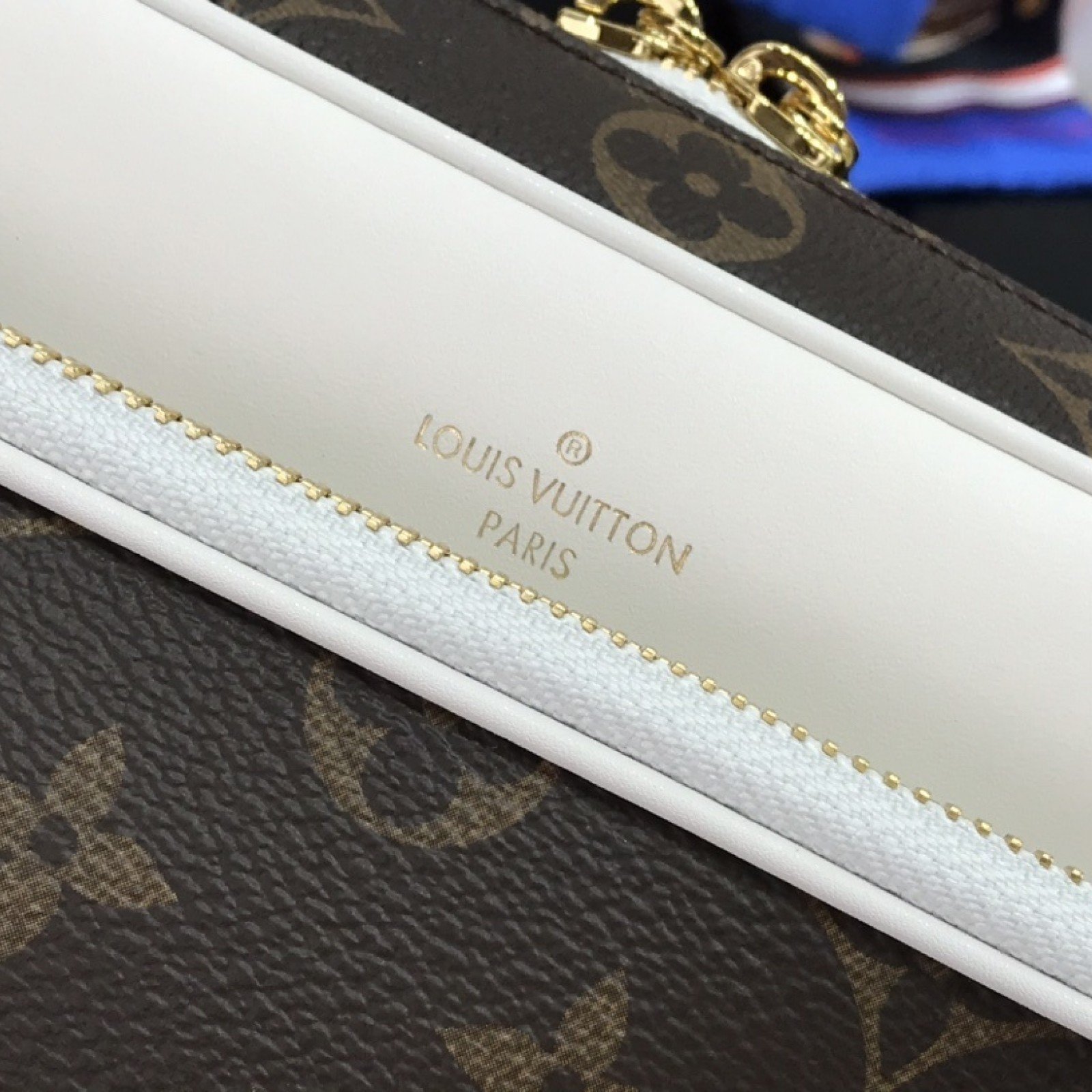LV Shoulder bag M85141