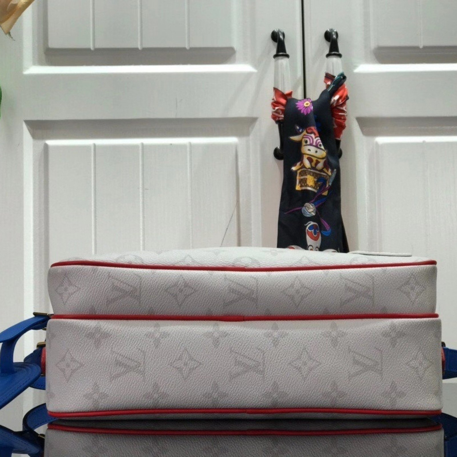 LV Shoulder bag M85141