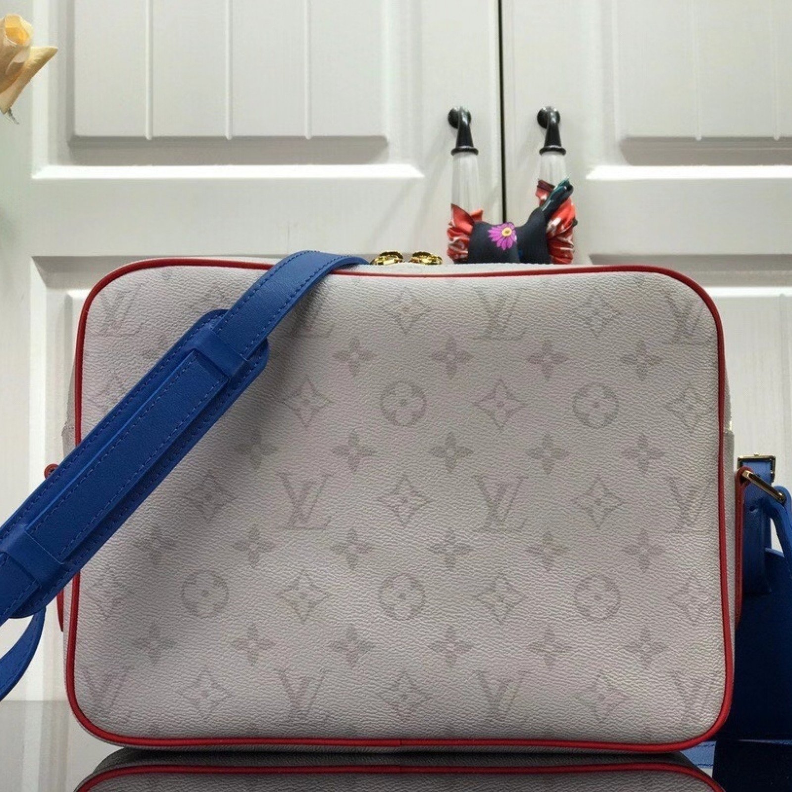 LV Shoulder bag M85141