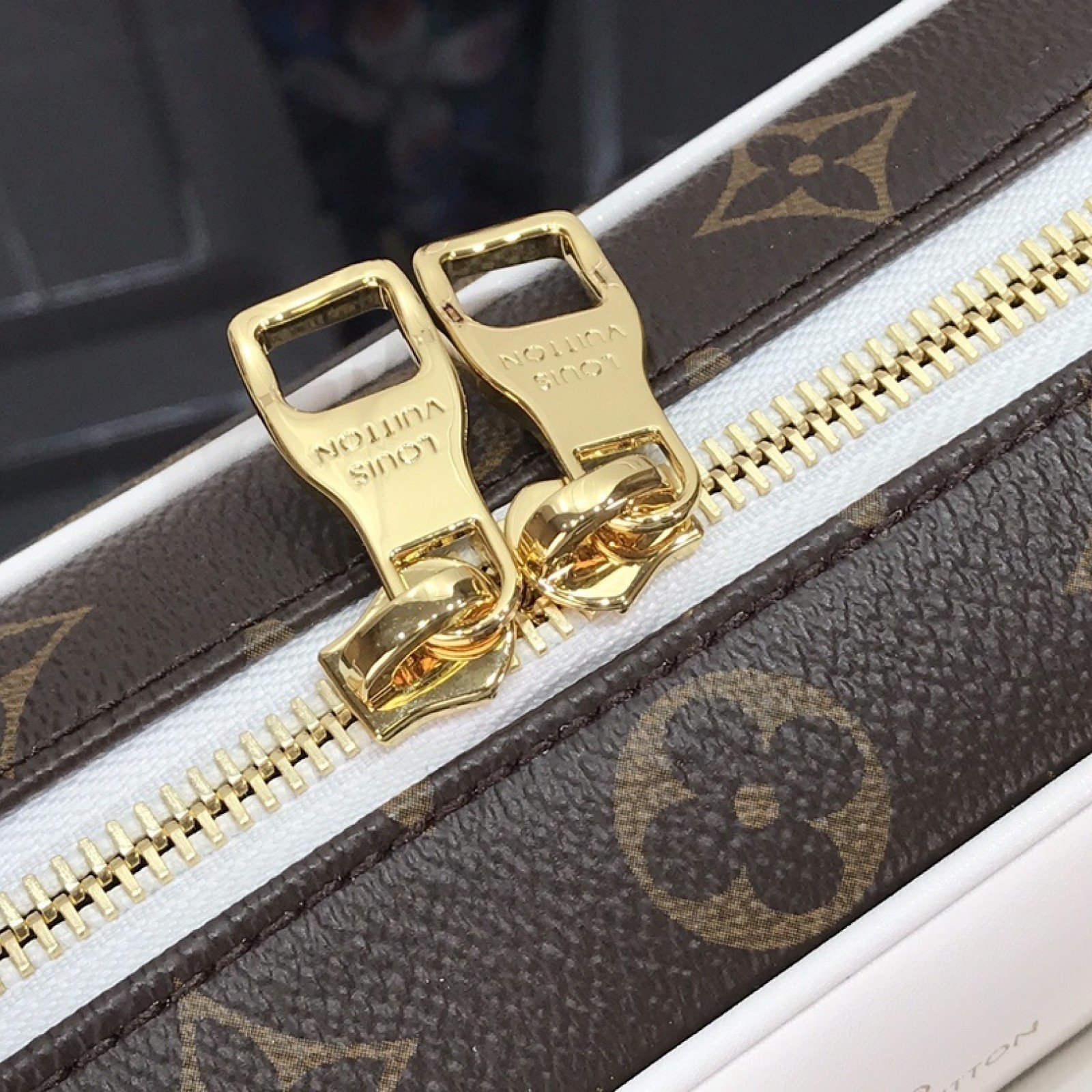 LV Shoulder bag M85141