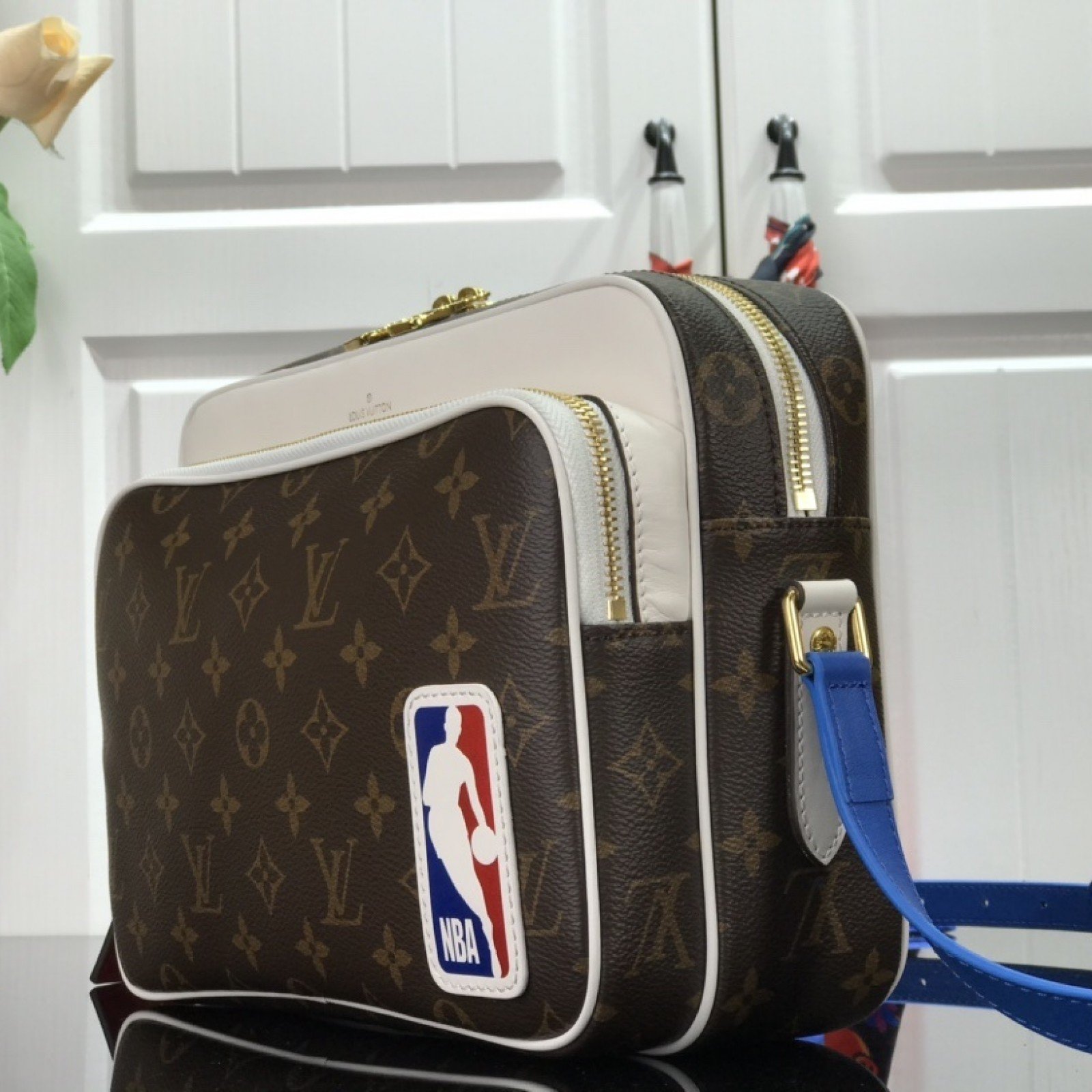 LV Shoulder bag M85141