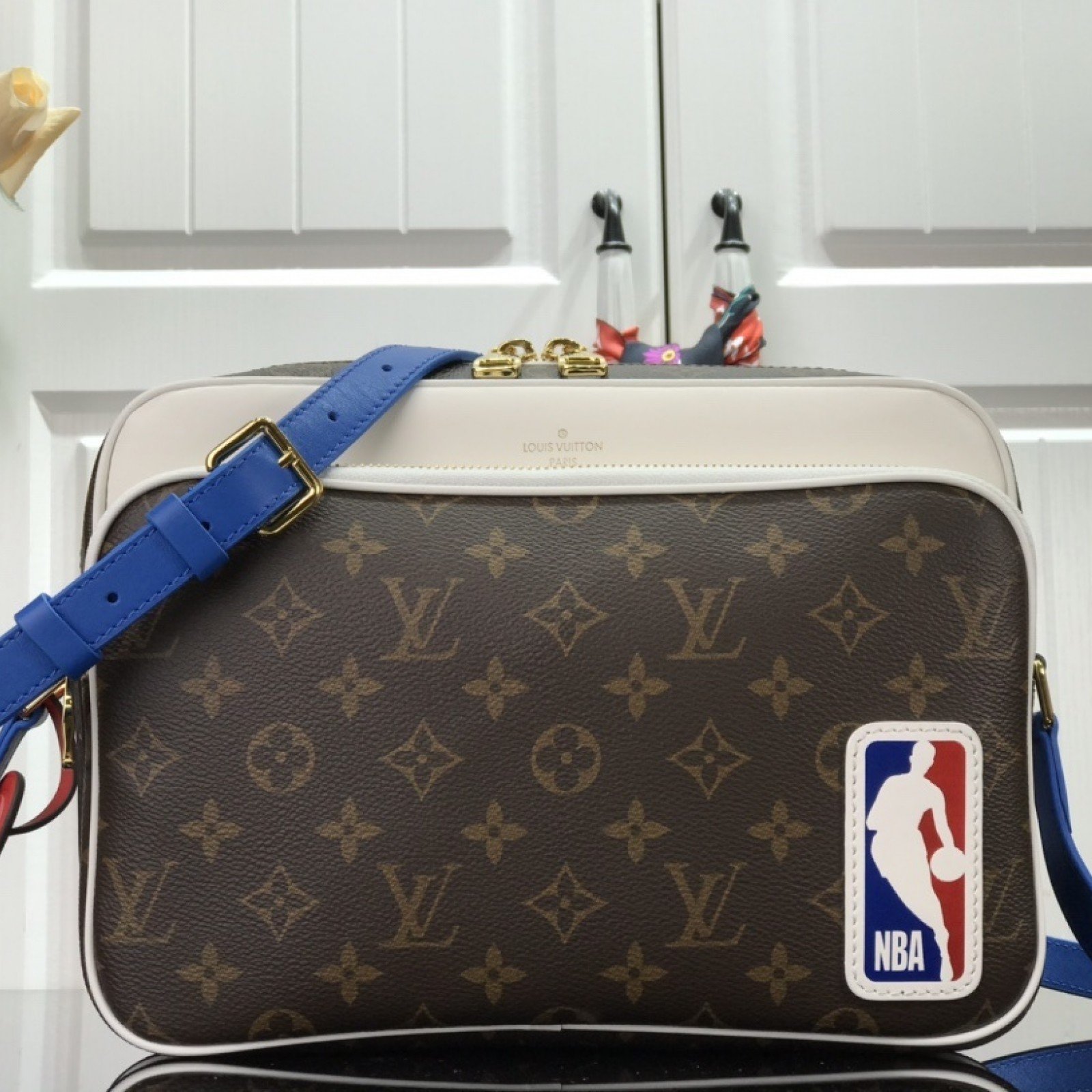 LV Shoulder bag M85141
