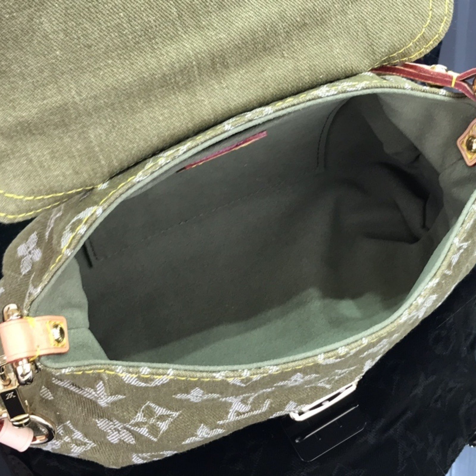 LV Shoulder bag M95050S