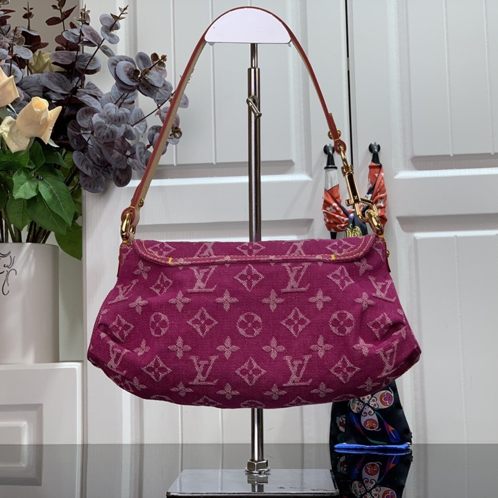 LV Shoulder bag M95050S