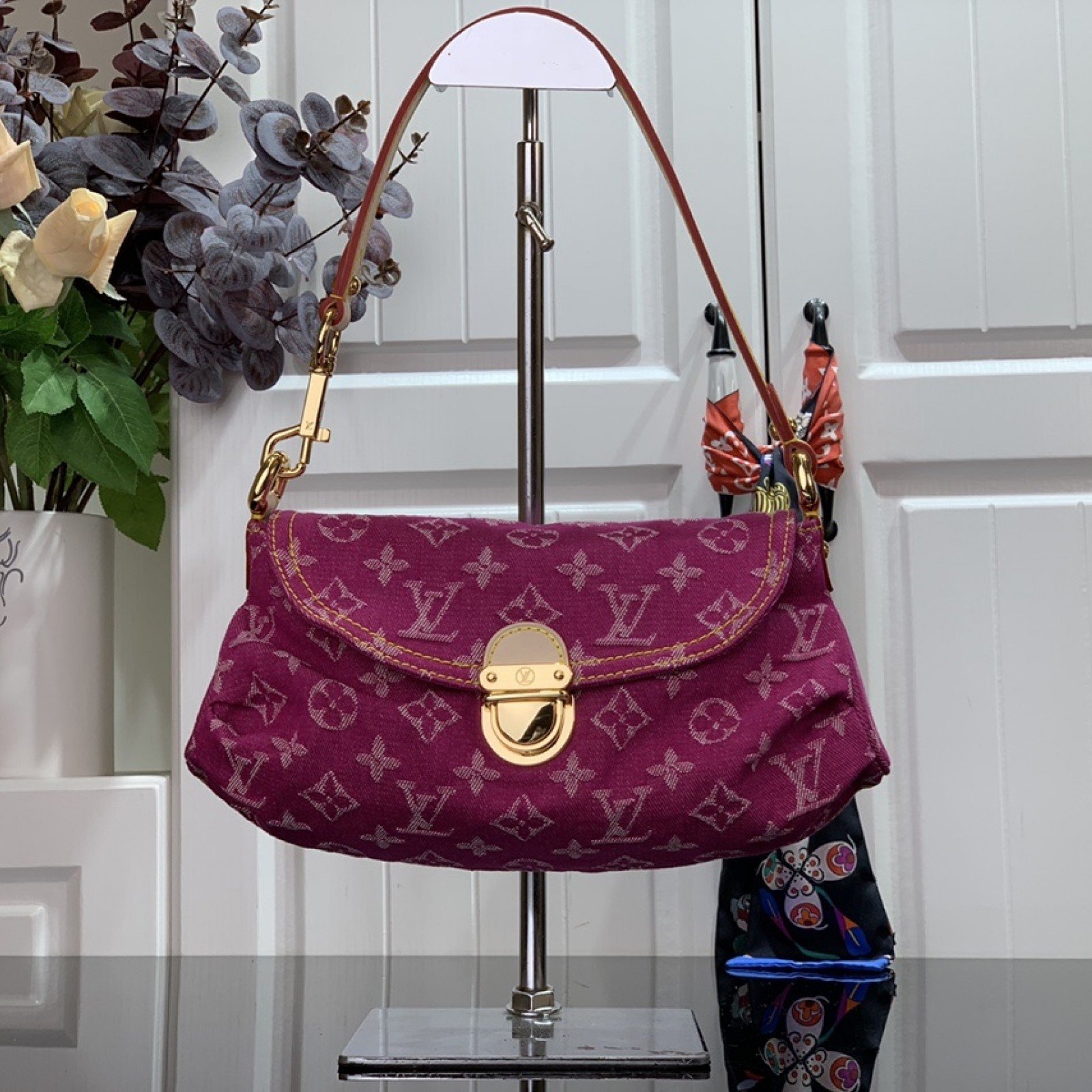 LV Shoulder bag M95050S